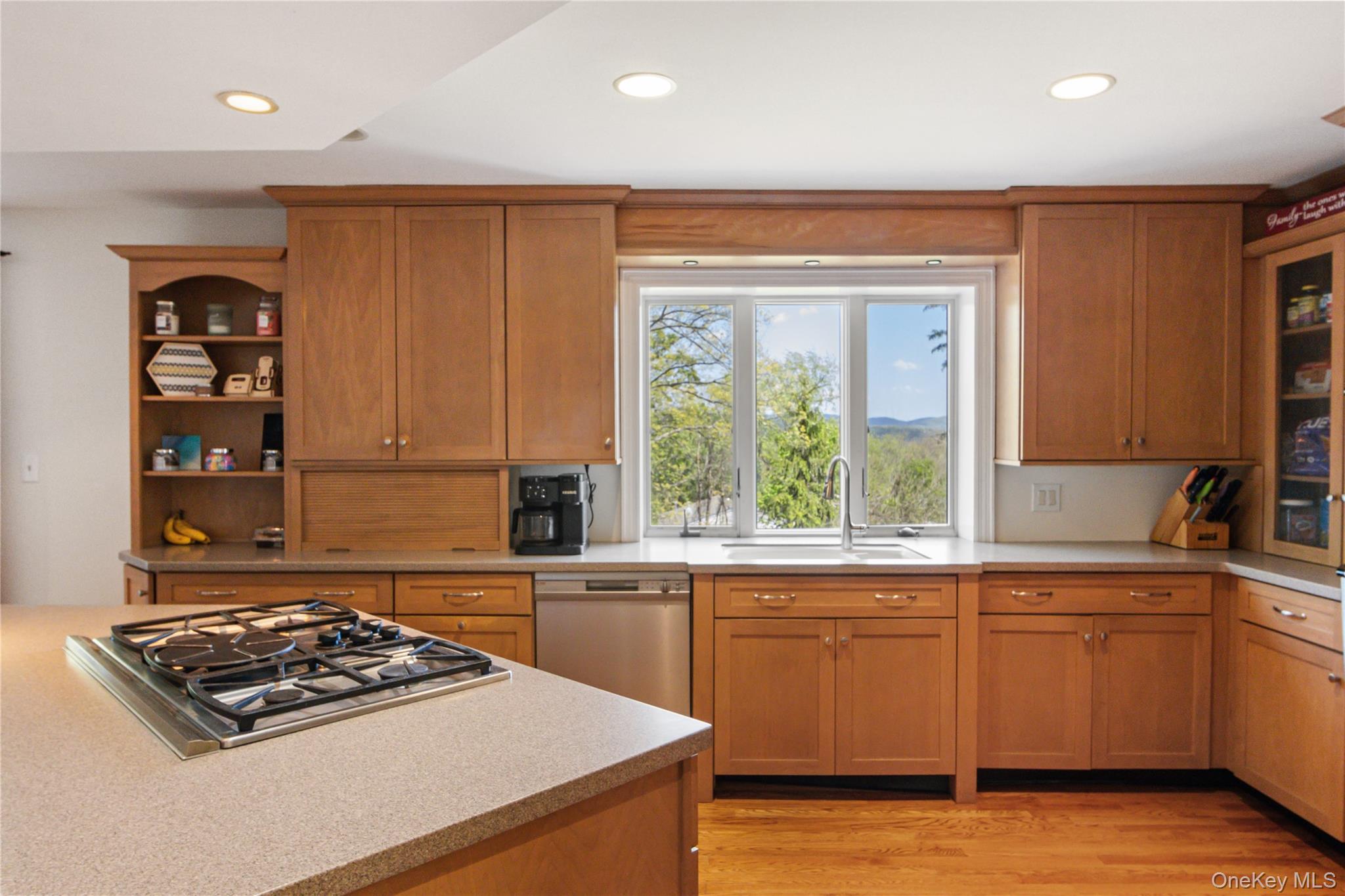 10 Sunset Heights – For Sale photo 4