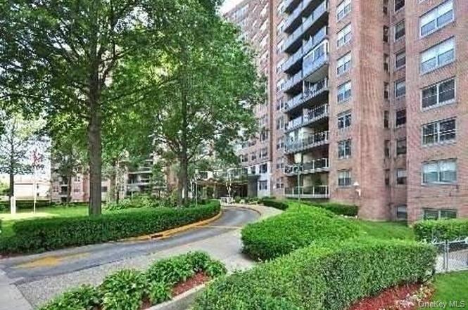 61-20 Grand Central Parkway, Unit C807 photo 12