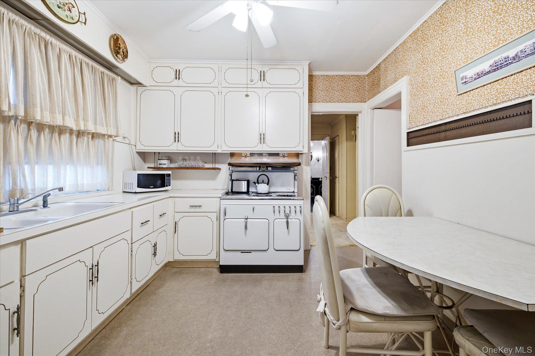 382 Scranton Avenue – For Sale photo 10