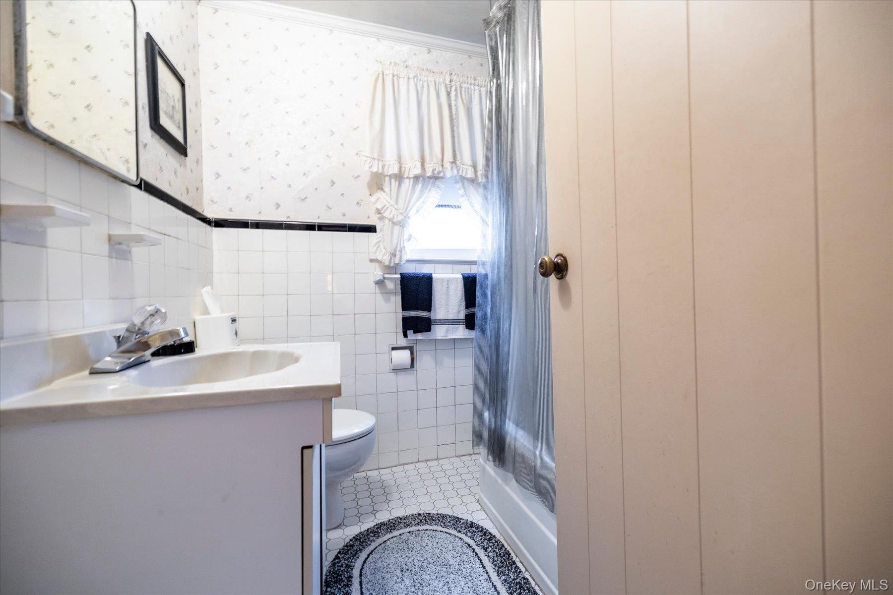 382 Scranton Avenue – For Sale photo 20