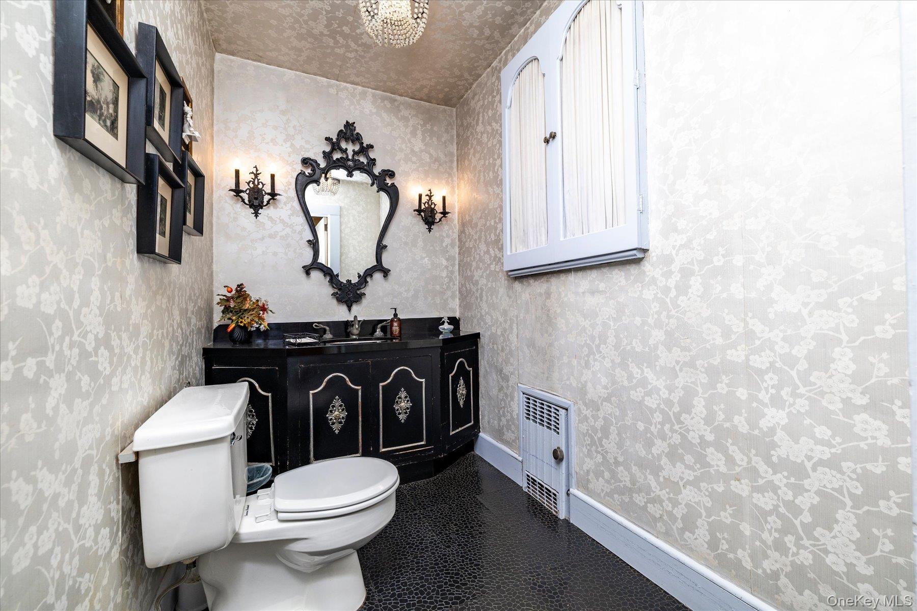 382 Scranton Avenue – For Sale photo 13