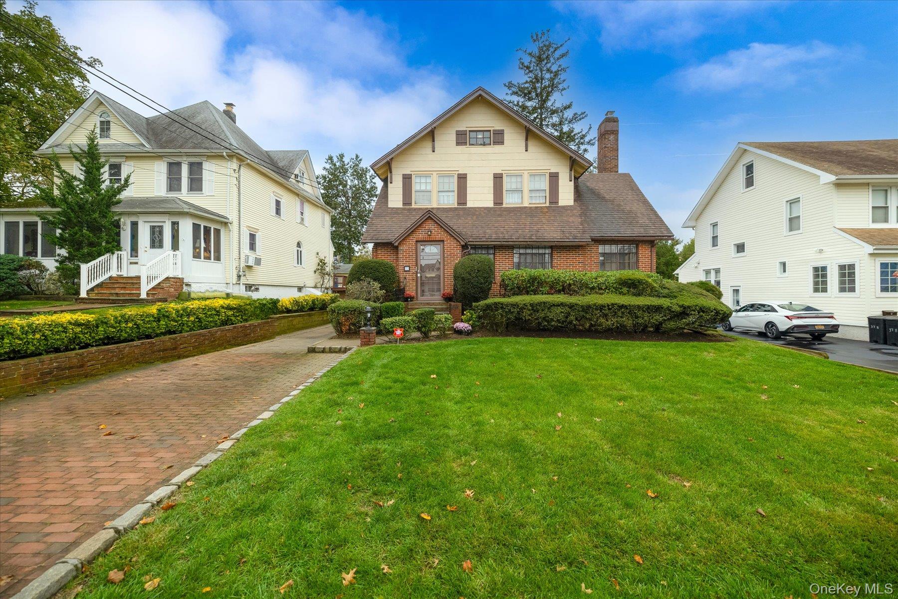 382 Scranton Avenue – For Sale photo 2