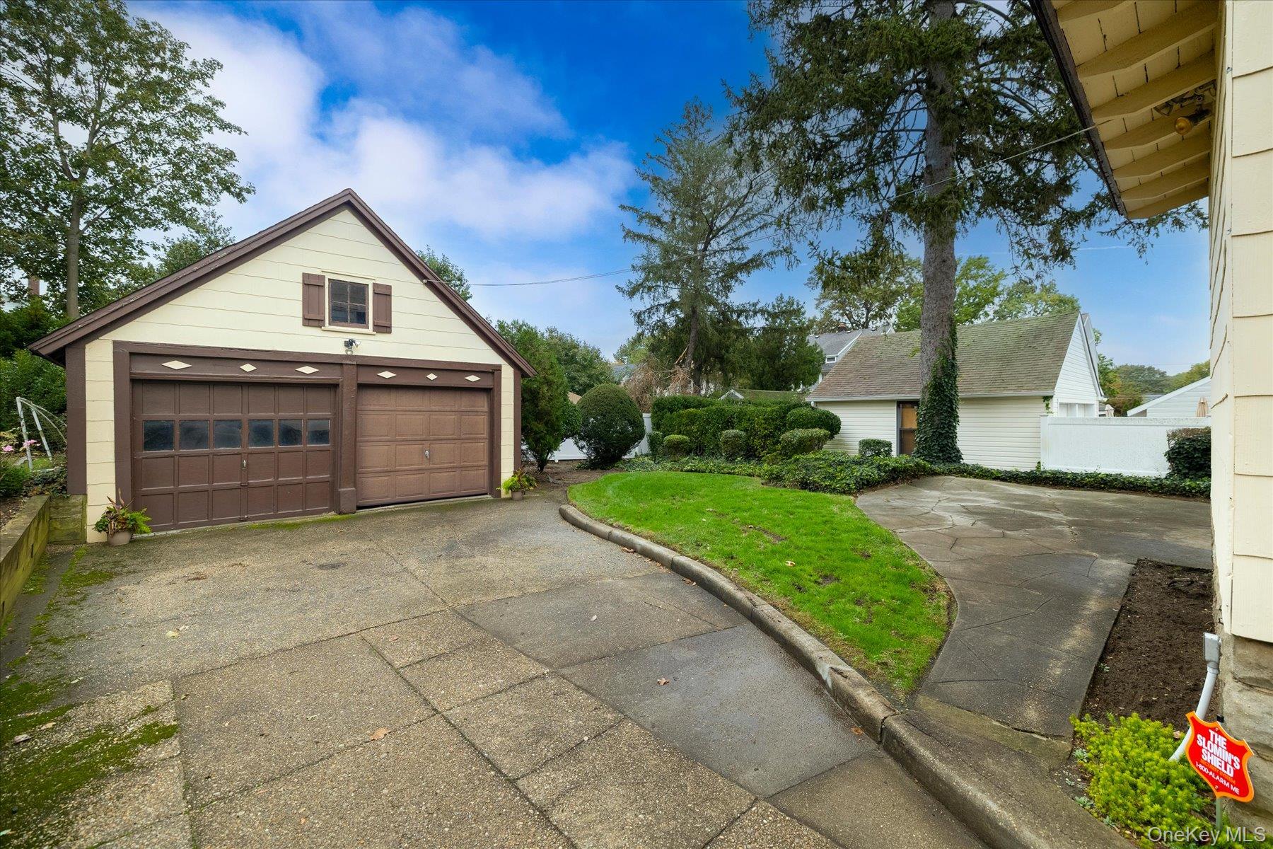 382 Scranton Avenue – For Sale photo 29