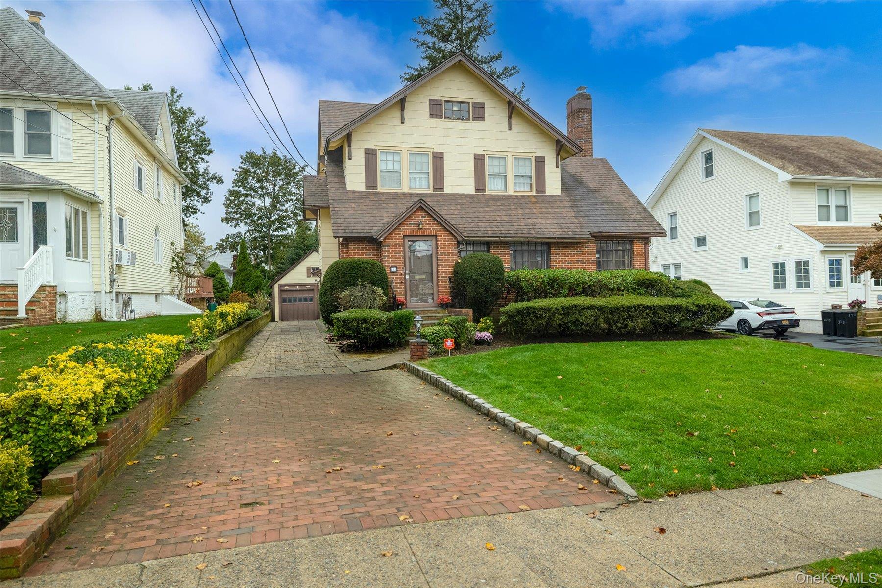 382 Scranton Avenue – For Sale