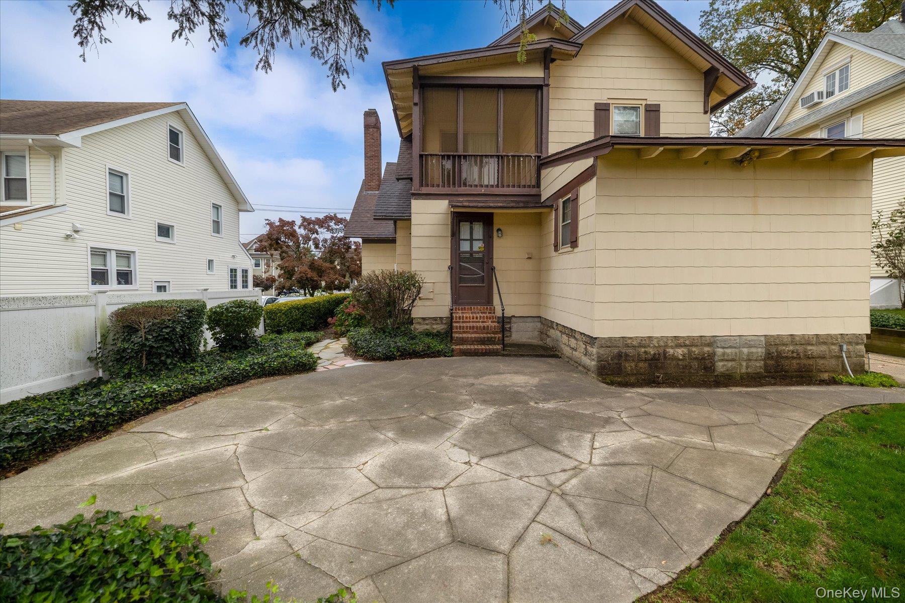 382 Scranton Avenue – For Sale photo 31