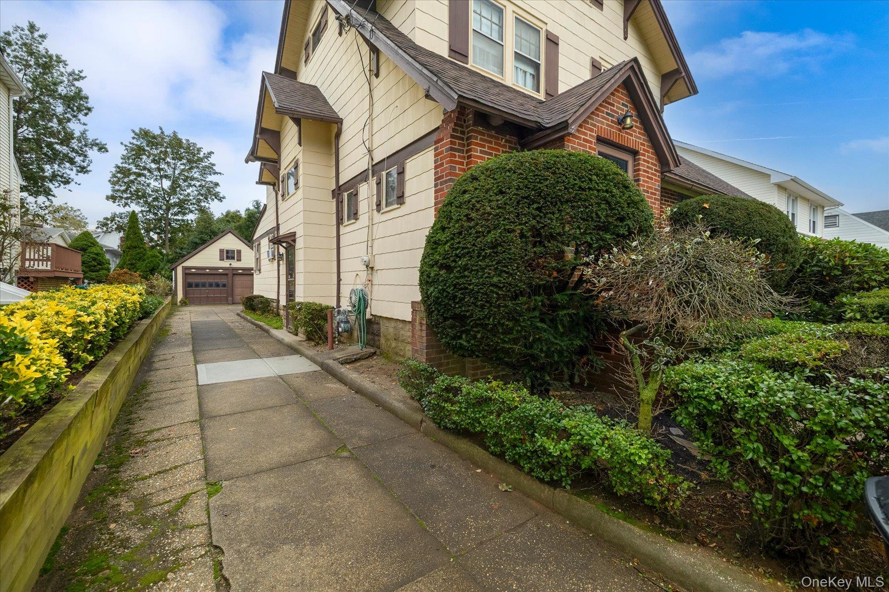 382 Scranton Avenue – For Sale photo 28
