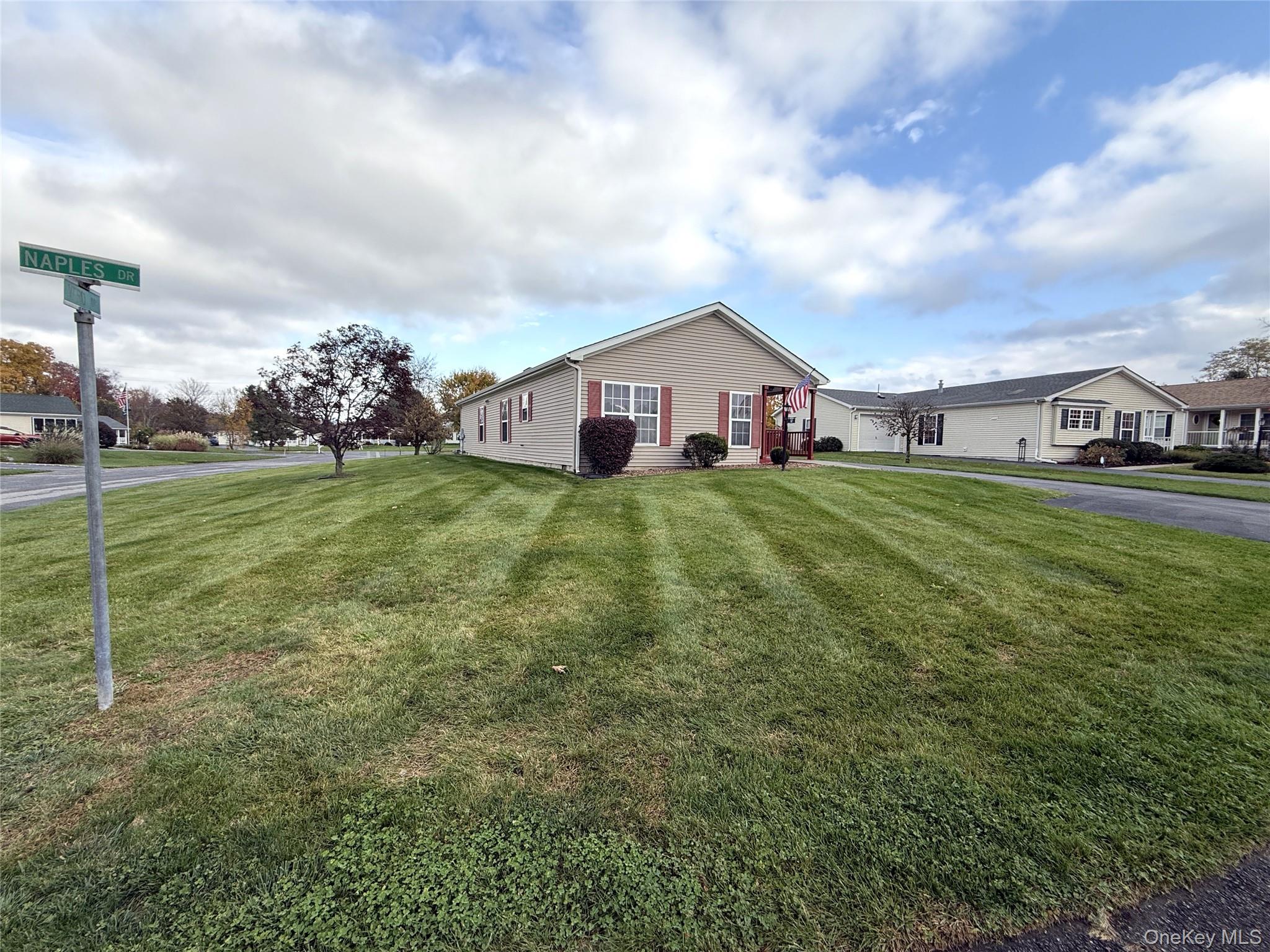 32 Naples Drive – For Sale photo 25