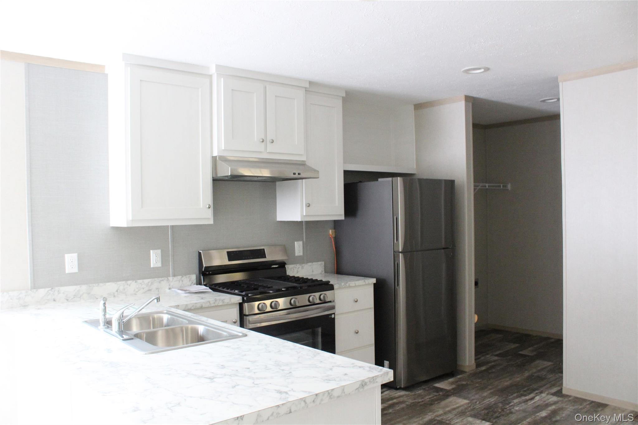 7 First Street – For Sale photo 2