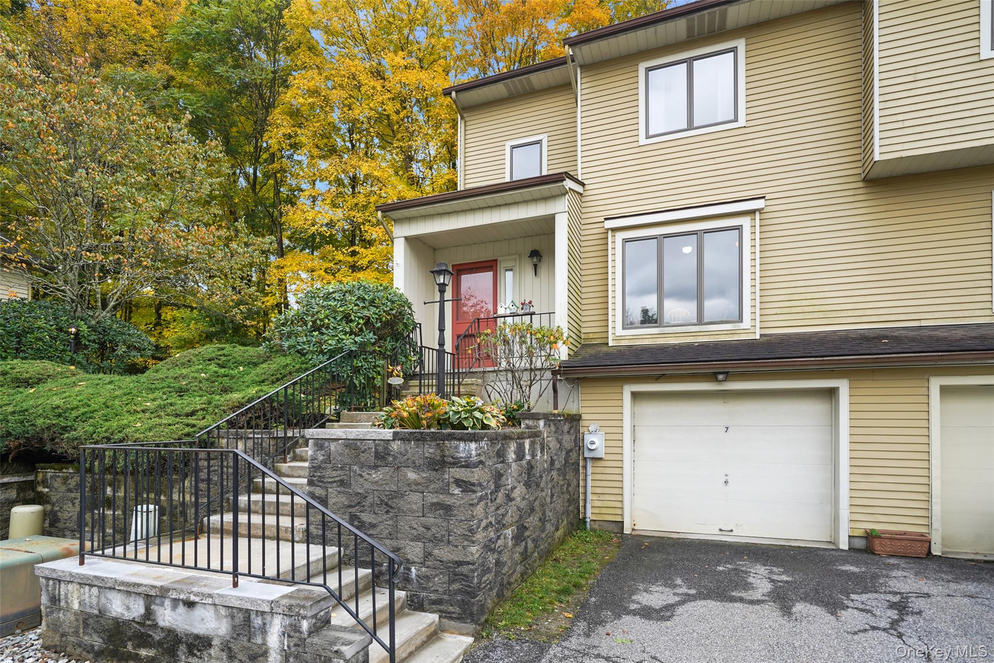 7 Krystal Drive – For Sale