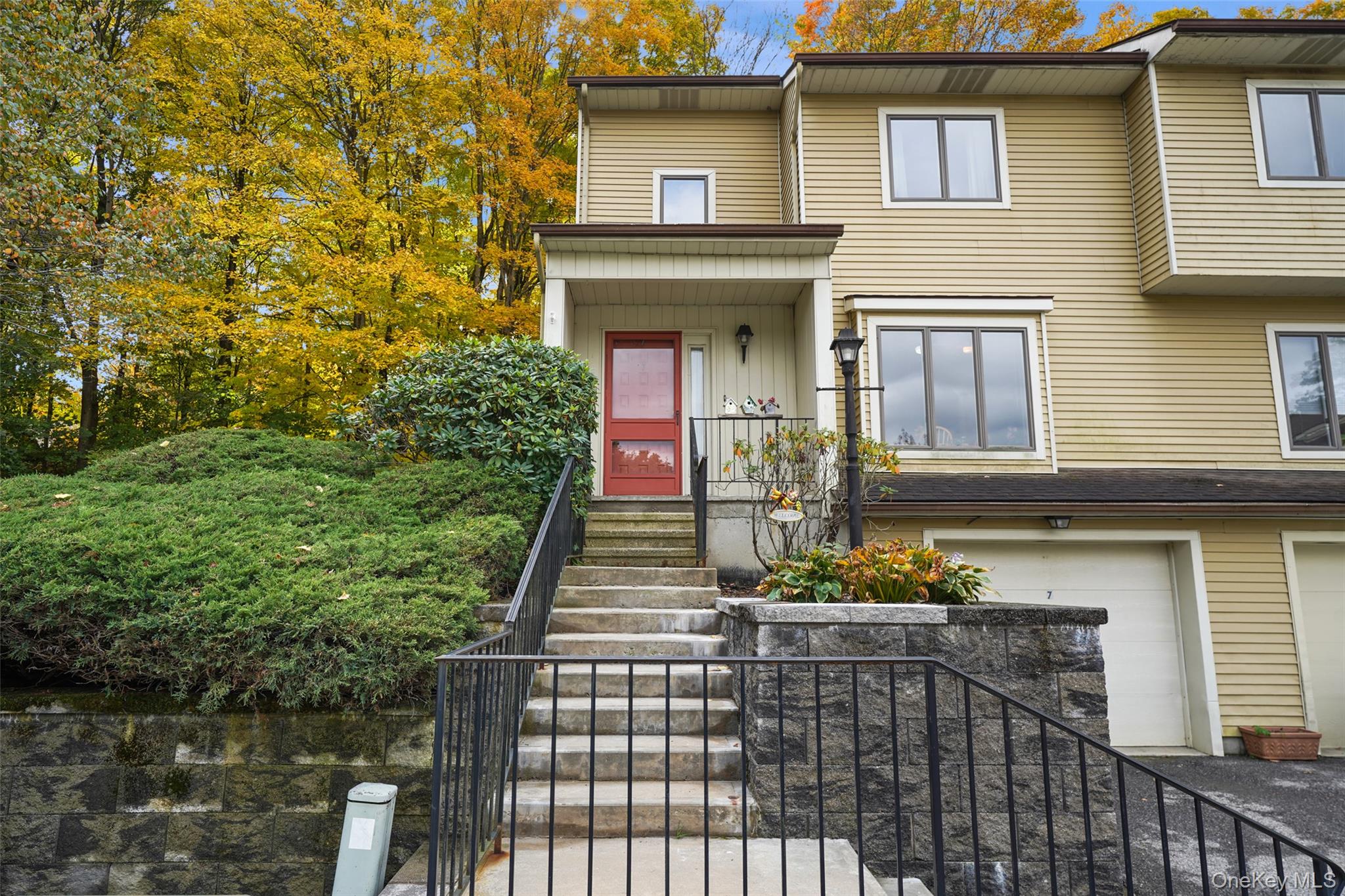 7 Krystal Drive – For Sale photo 2