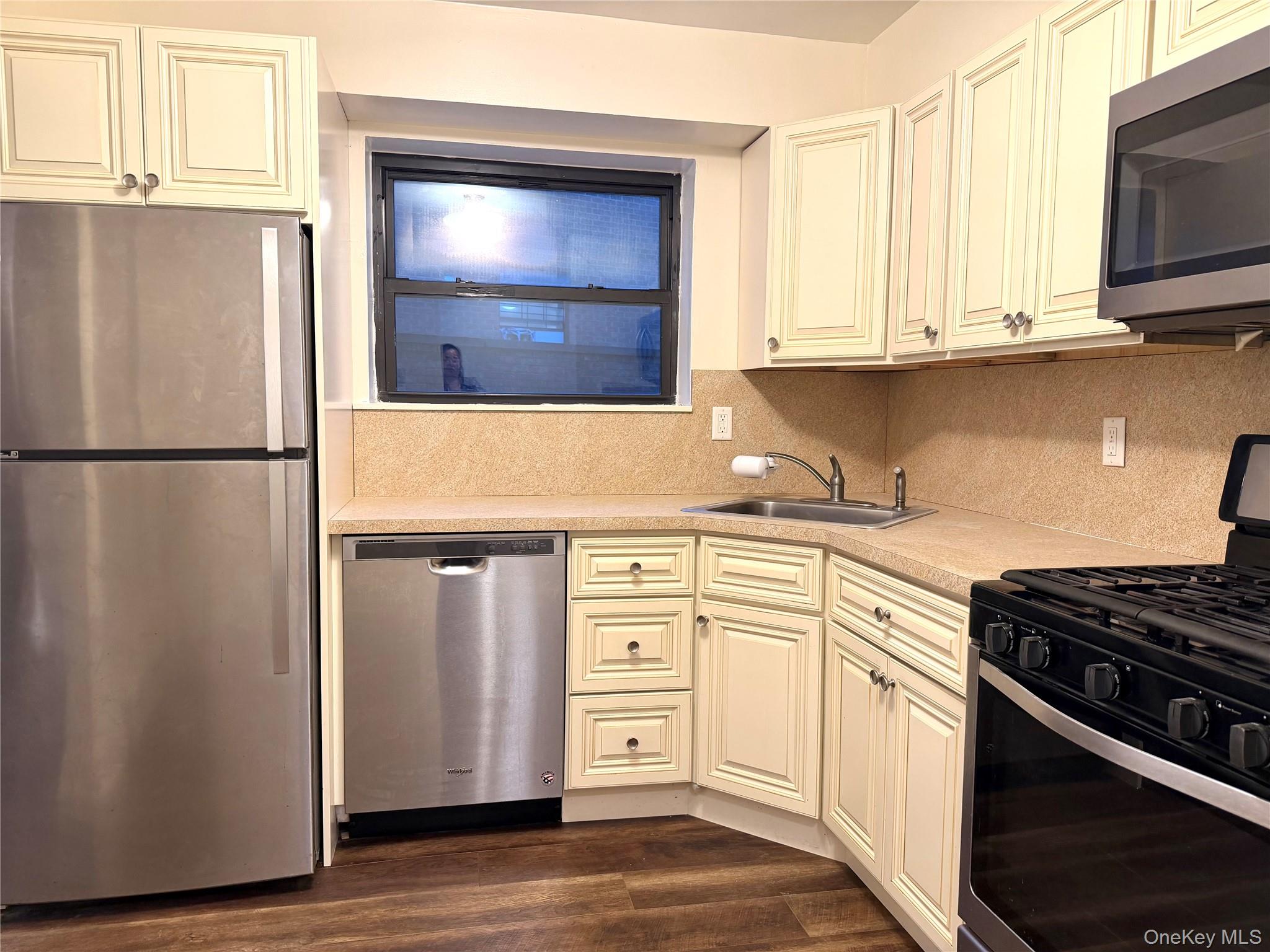 240-22 70 Avenue, Unit 9C,9G2 photo 4