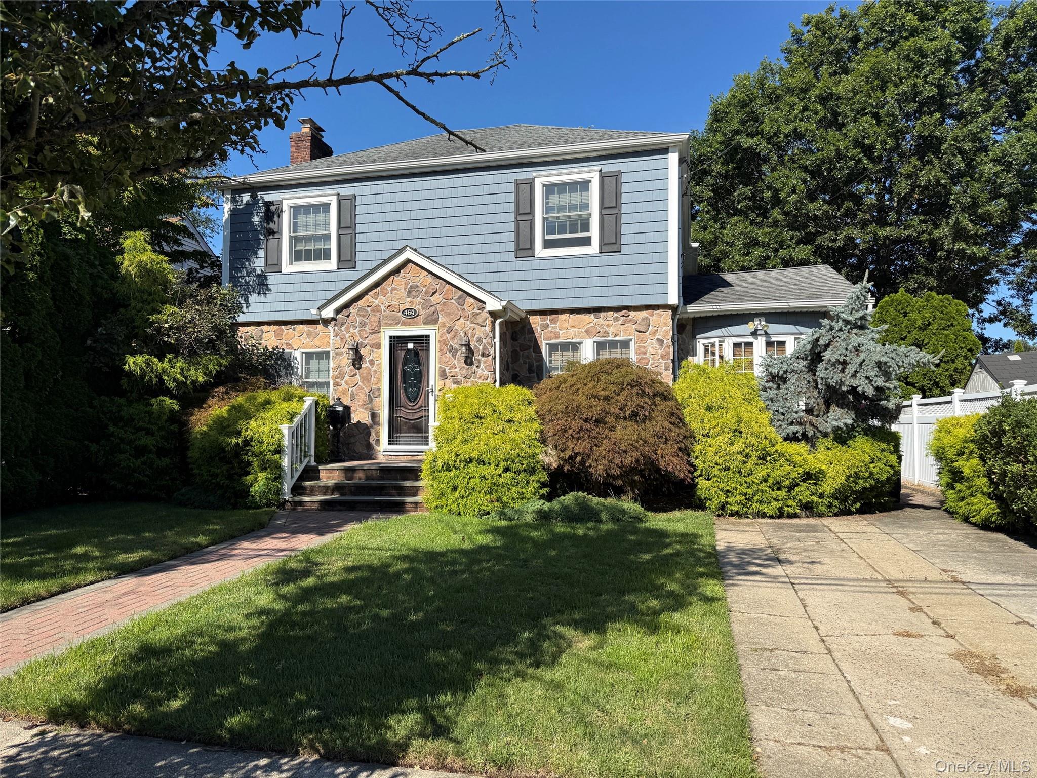 464 Duryea Terrace – For Sale