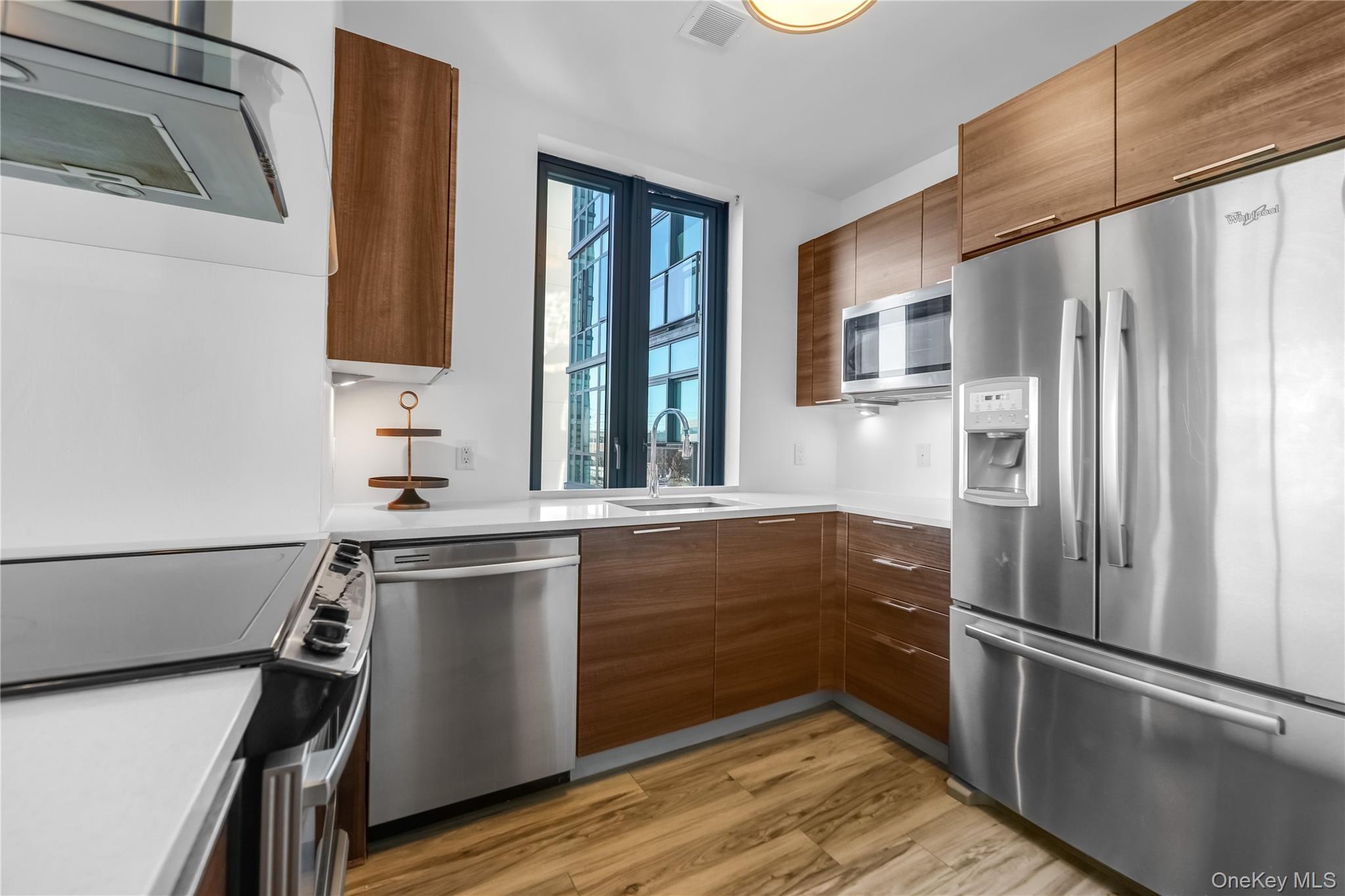 701 Ridge Hill Boulevard, Unit 8M photo 5