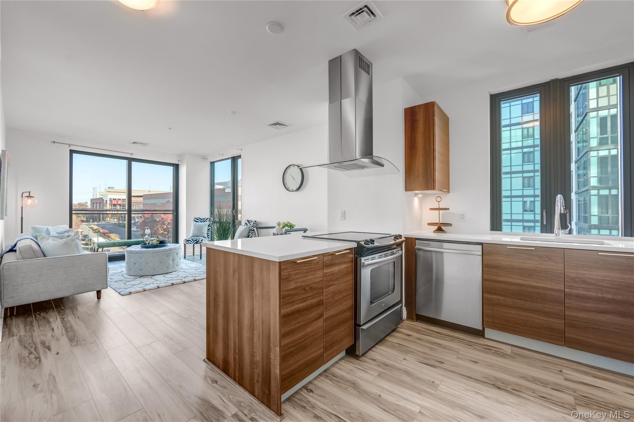 701 Ridge Hill Boulevard, Unit 8M photo 6