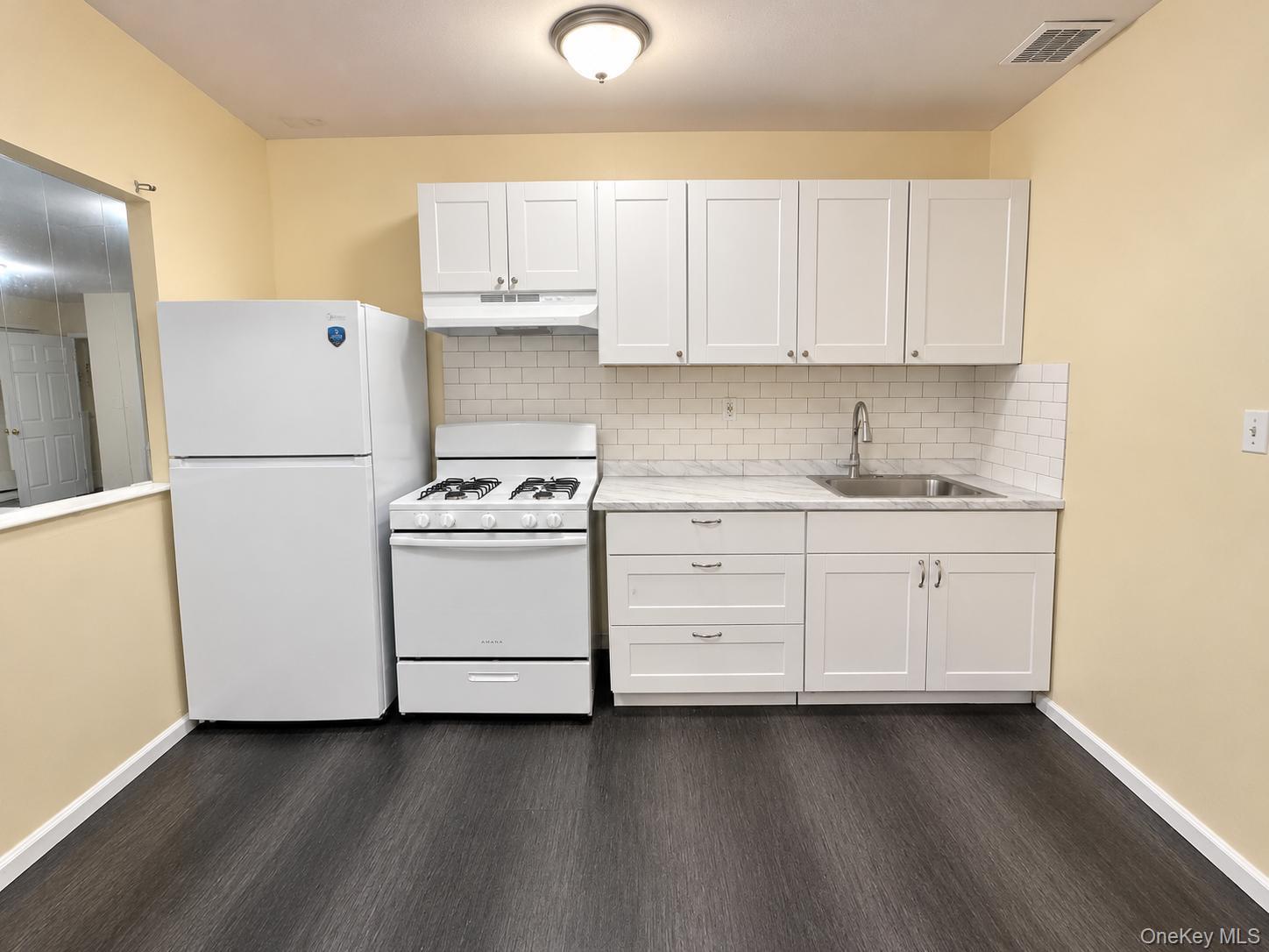 707 Crescent Street – For Rent photo 2