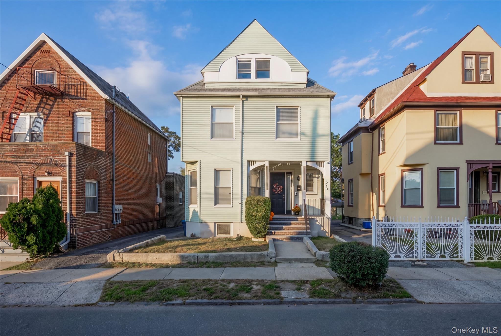 240 S 10th Avenue – For Sale
