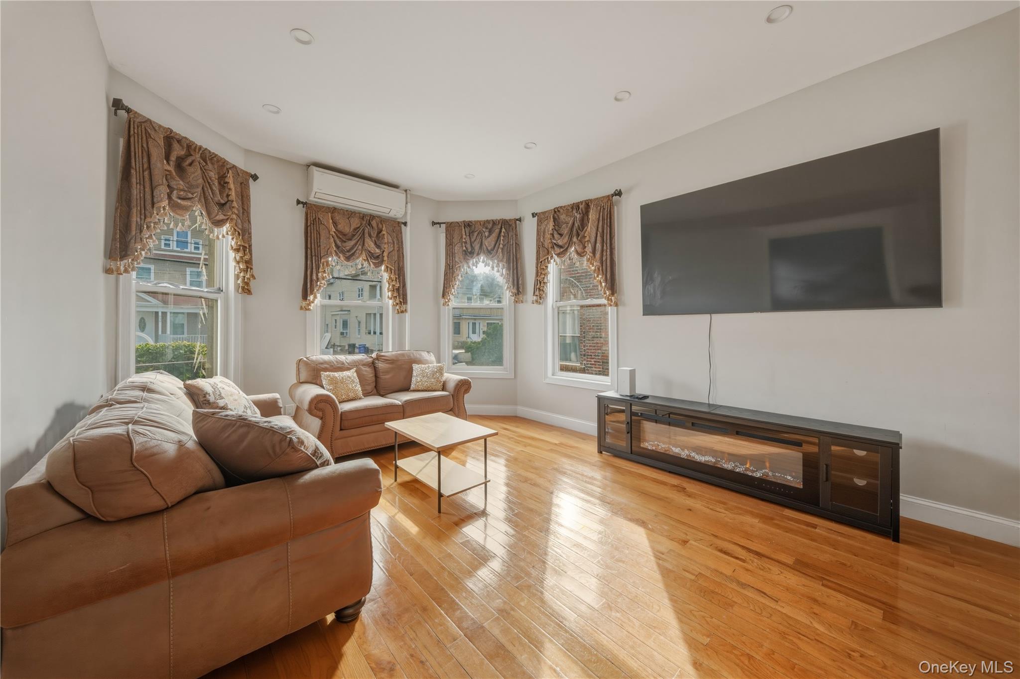 240 S 10th Avenue – For Sale photo 4