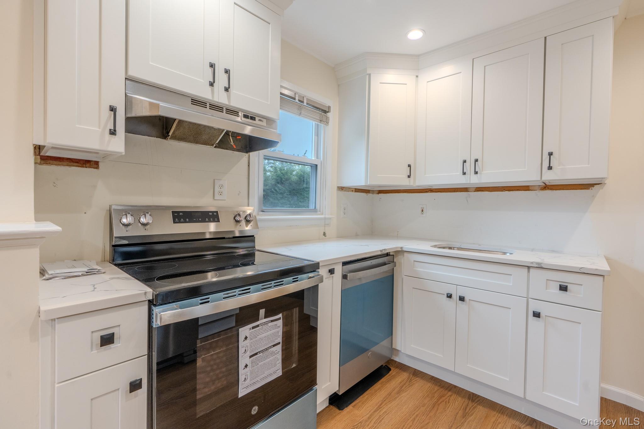 2469 Fortesque Avenue – For Sale photo 4