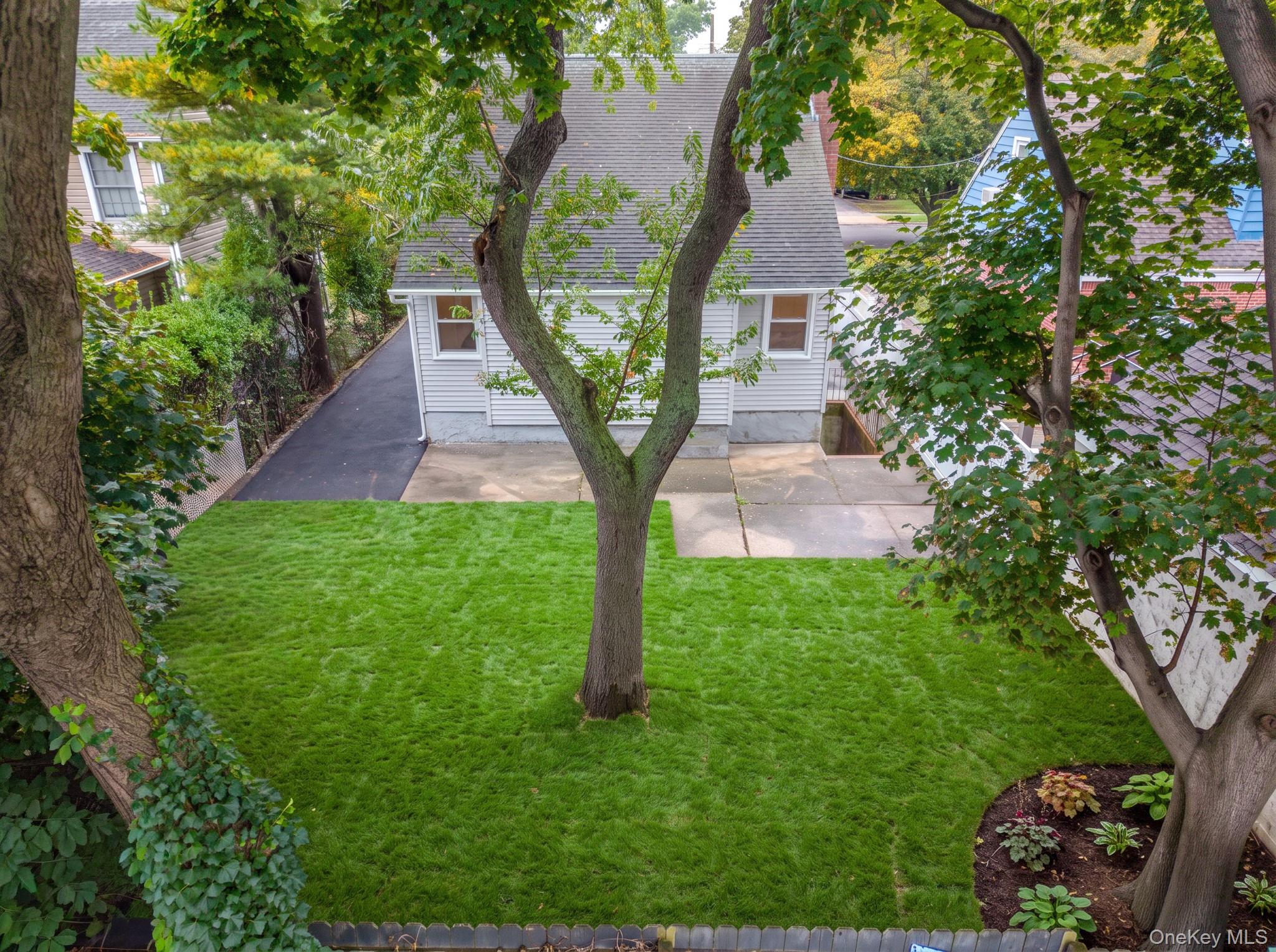 2469 Fortesque Avenue – For Sale photo 23
