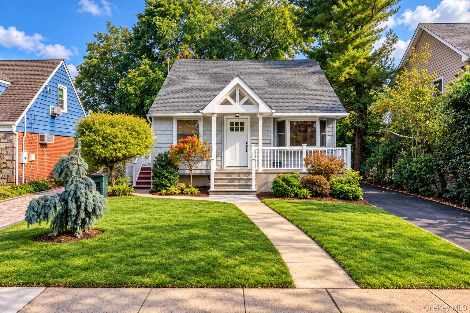 2469 Fortesque Avenue – For Sale