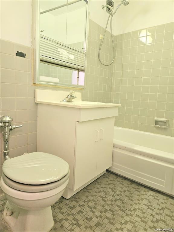99-06 58 Avenue, Unit 3H photo 18