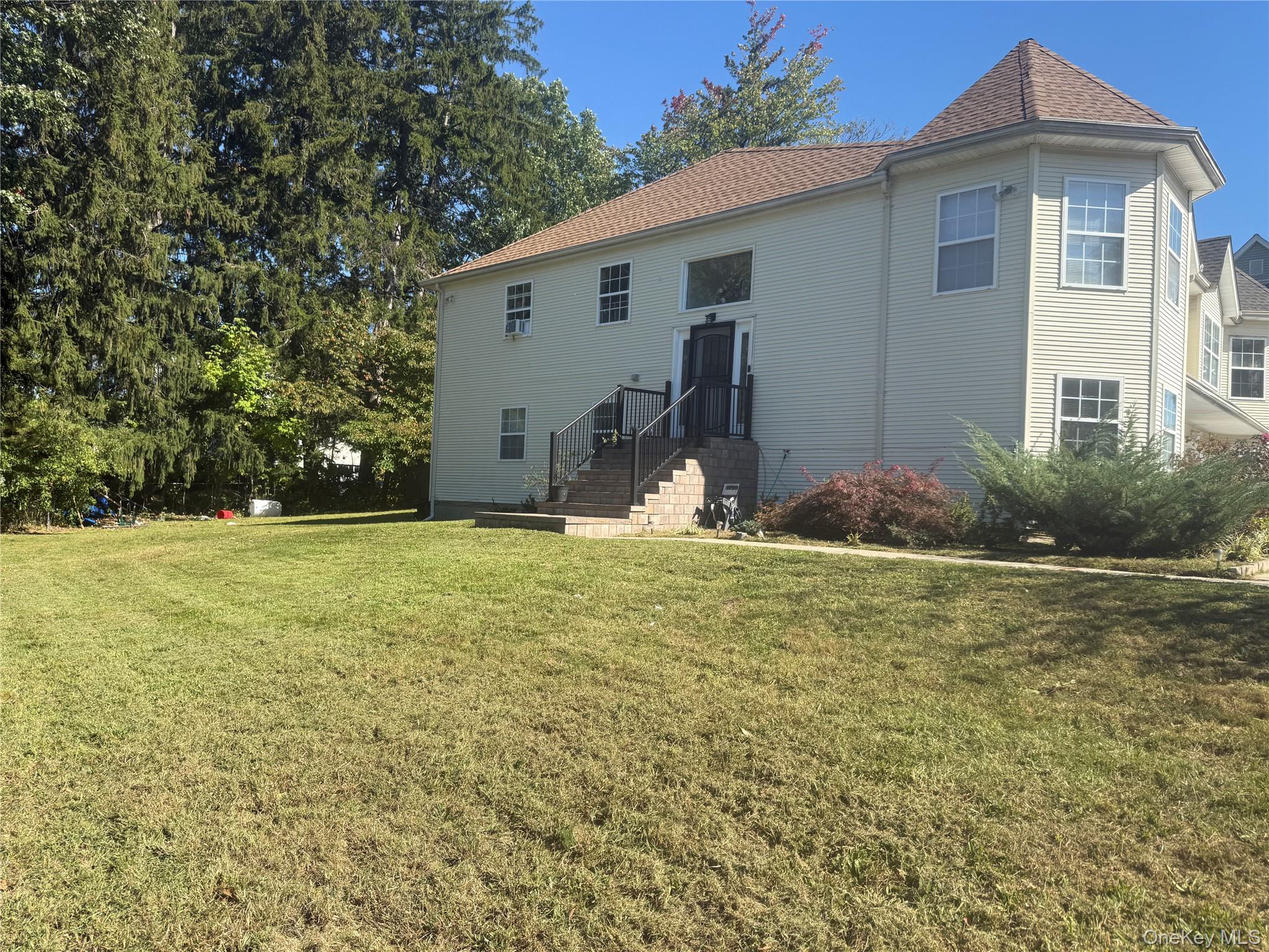 11 Levitsky Court – For Sale