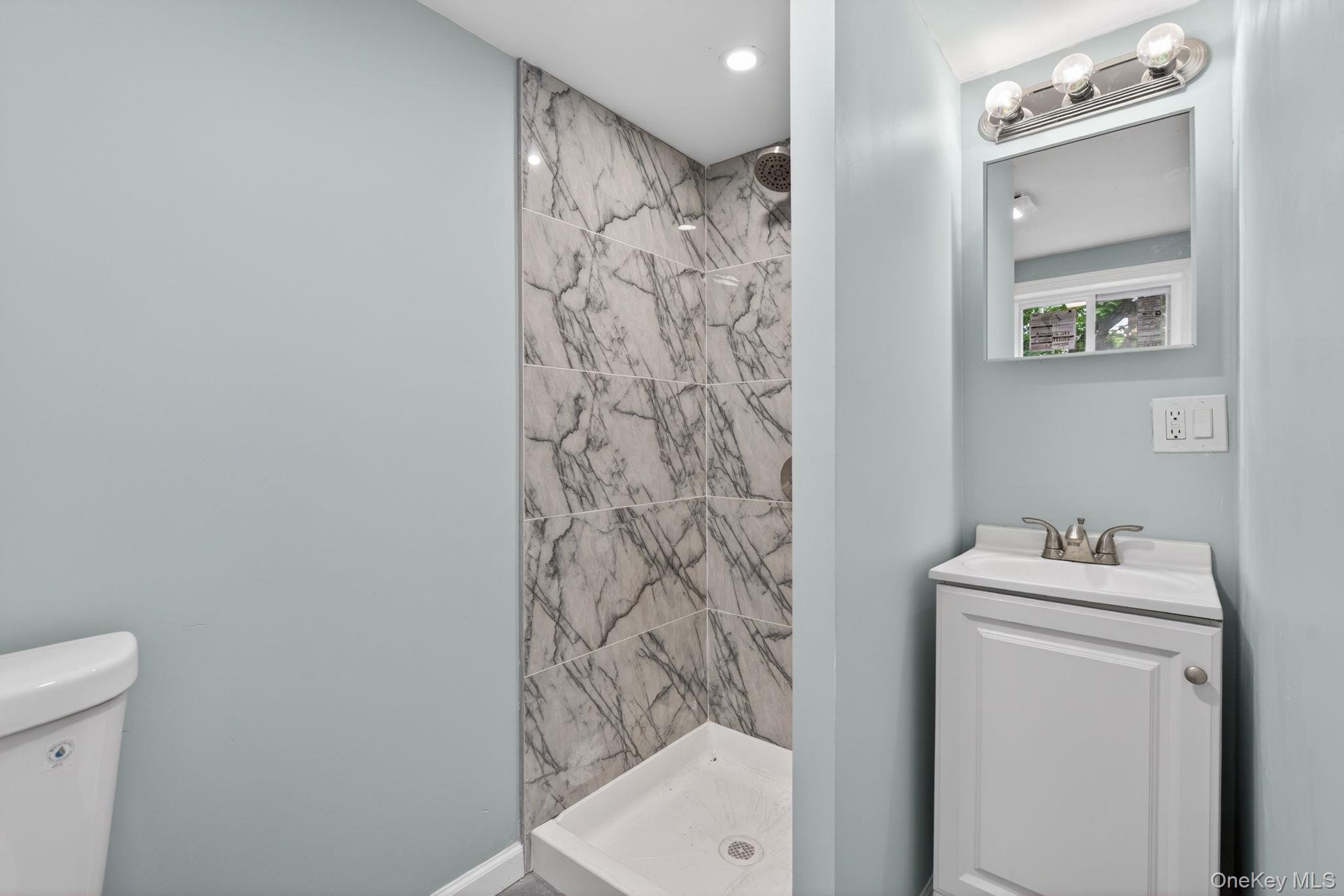 152 N Clinton Street, Unit 1 photo 15