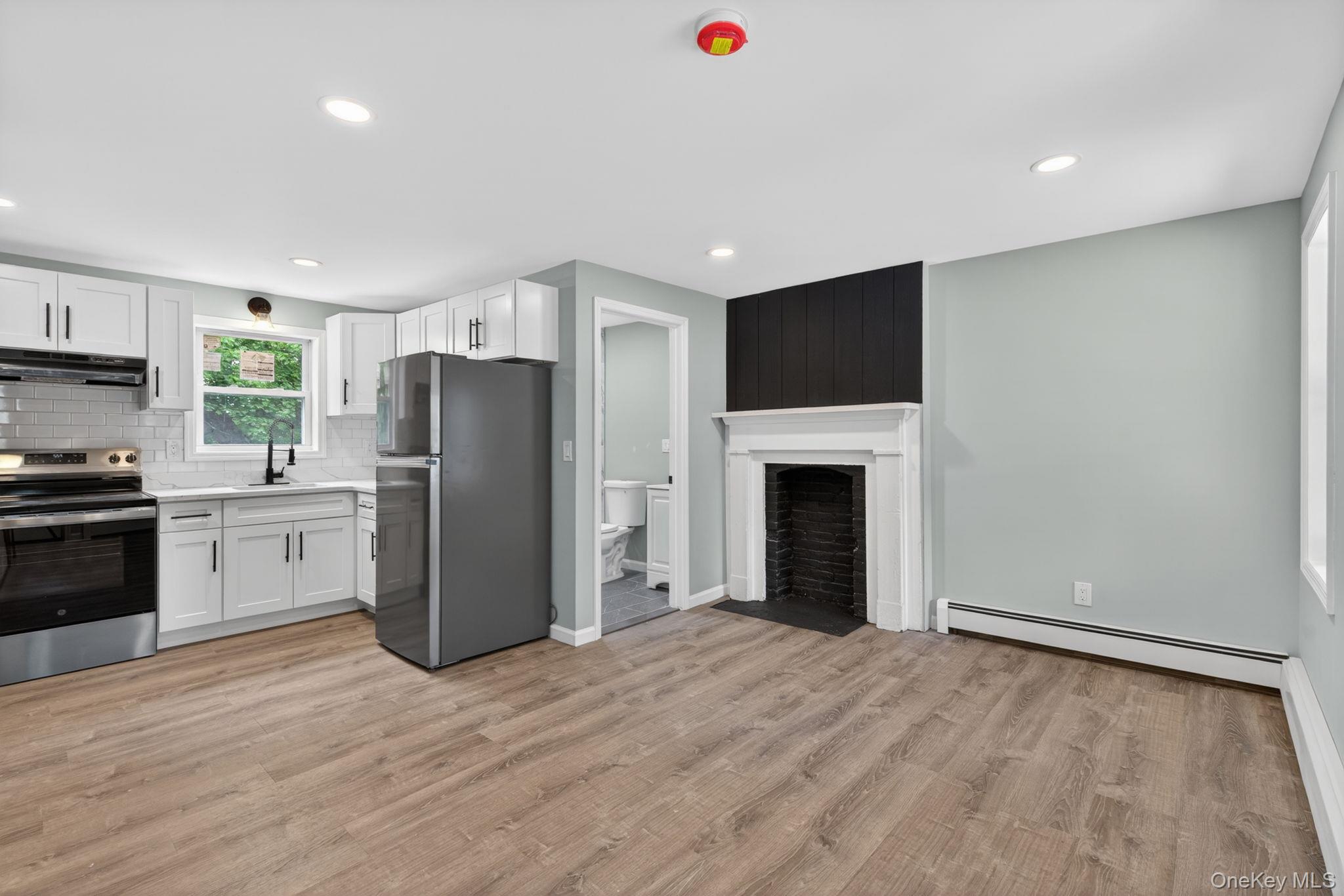 152 N Clinton Street, Unit 1 photo 2