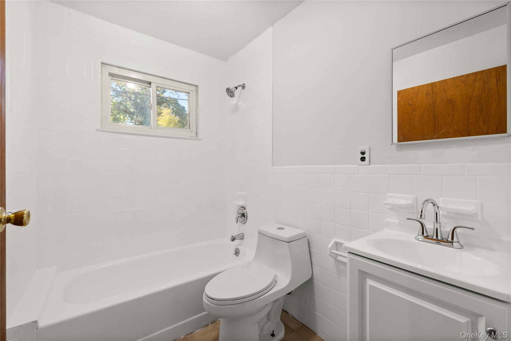 537 Lakeway Drive – For Sale photo 13