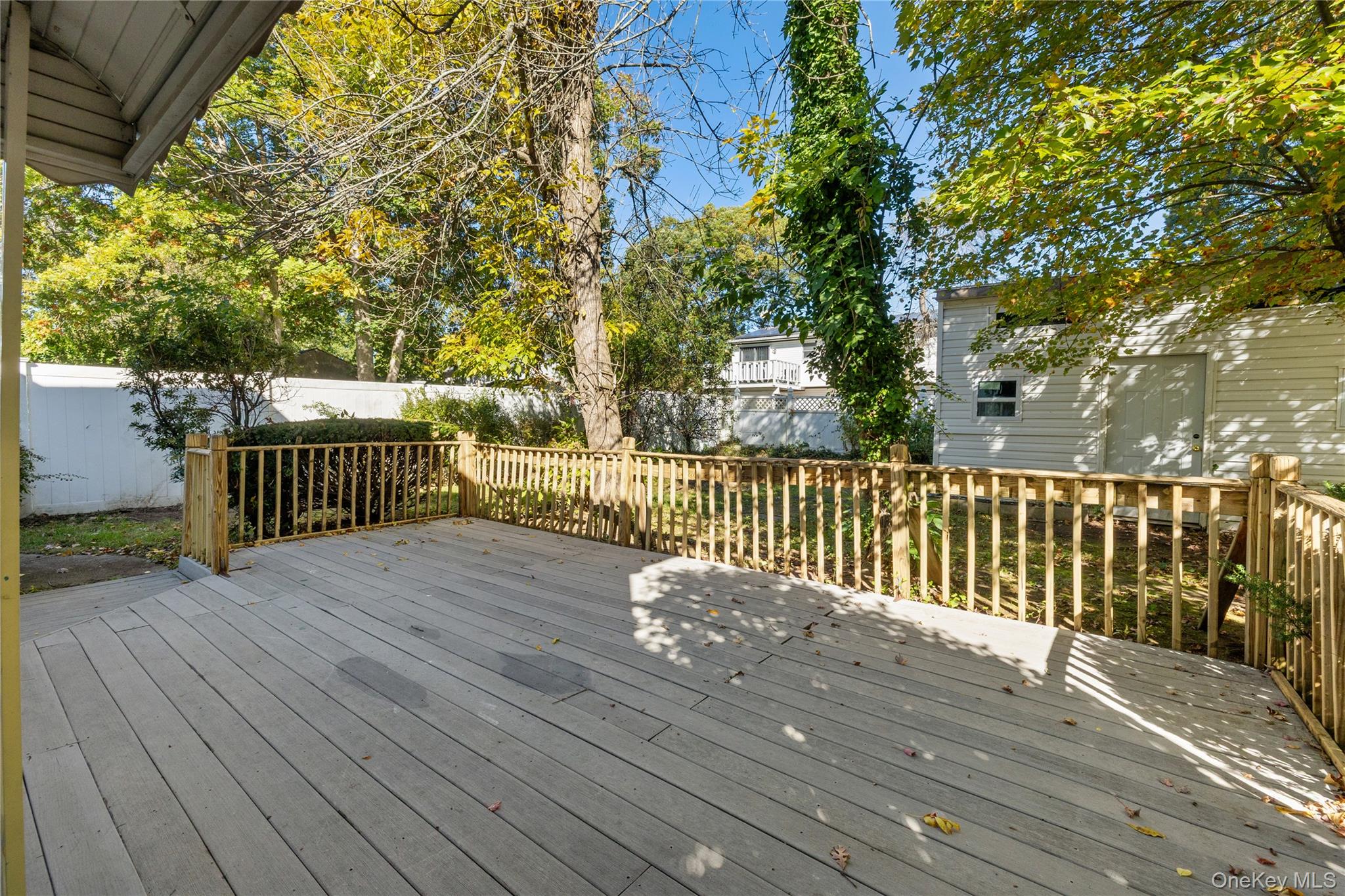 537 Lakeway Drive – For Sale photo 18