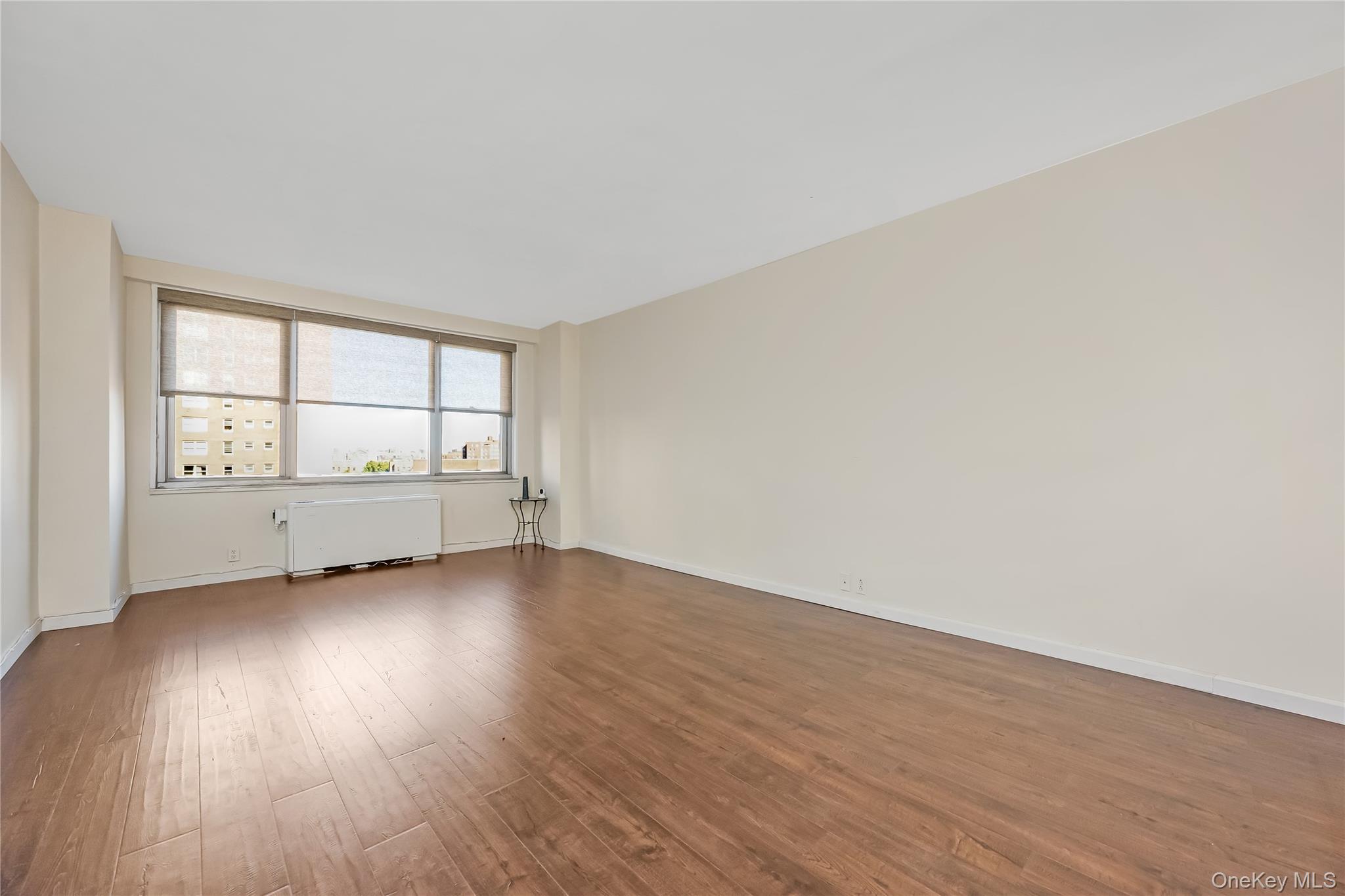 70-25 Yellowstone Boulevard, Unit 8Z photo 4