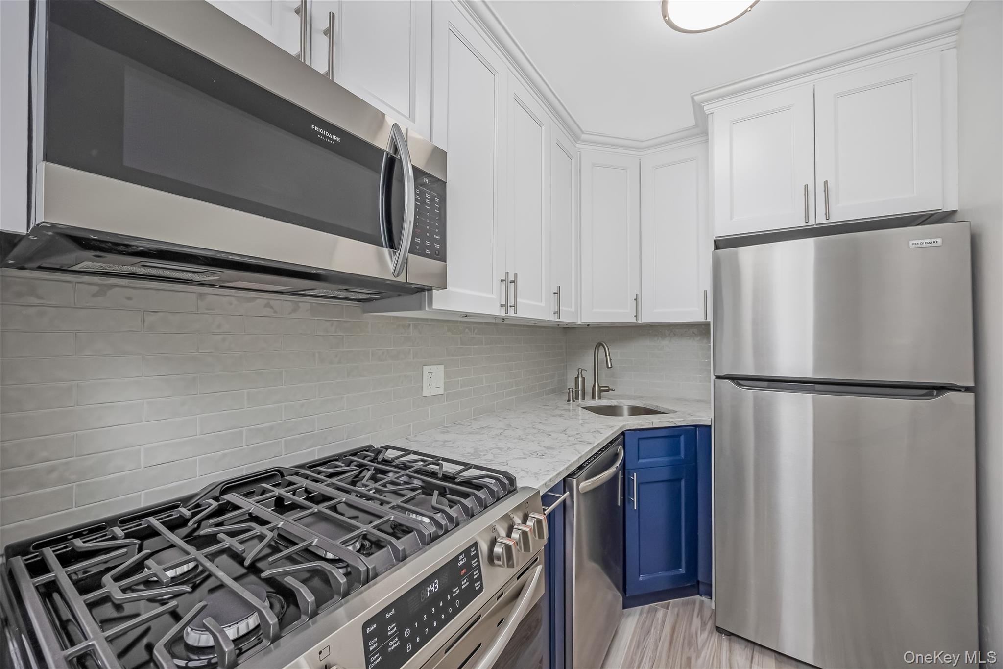 70-25 Yellowstone Boulevard, Unit 8Z photo 5