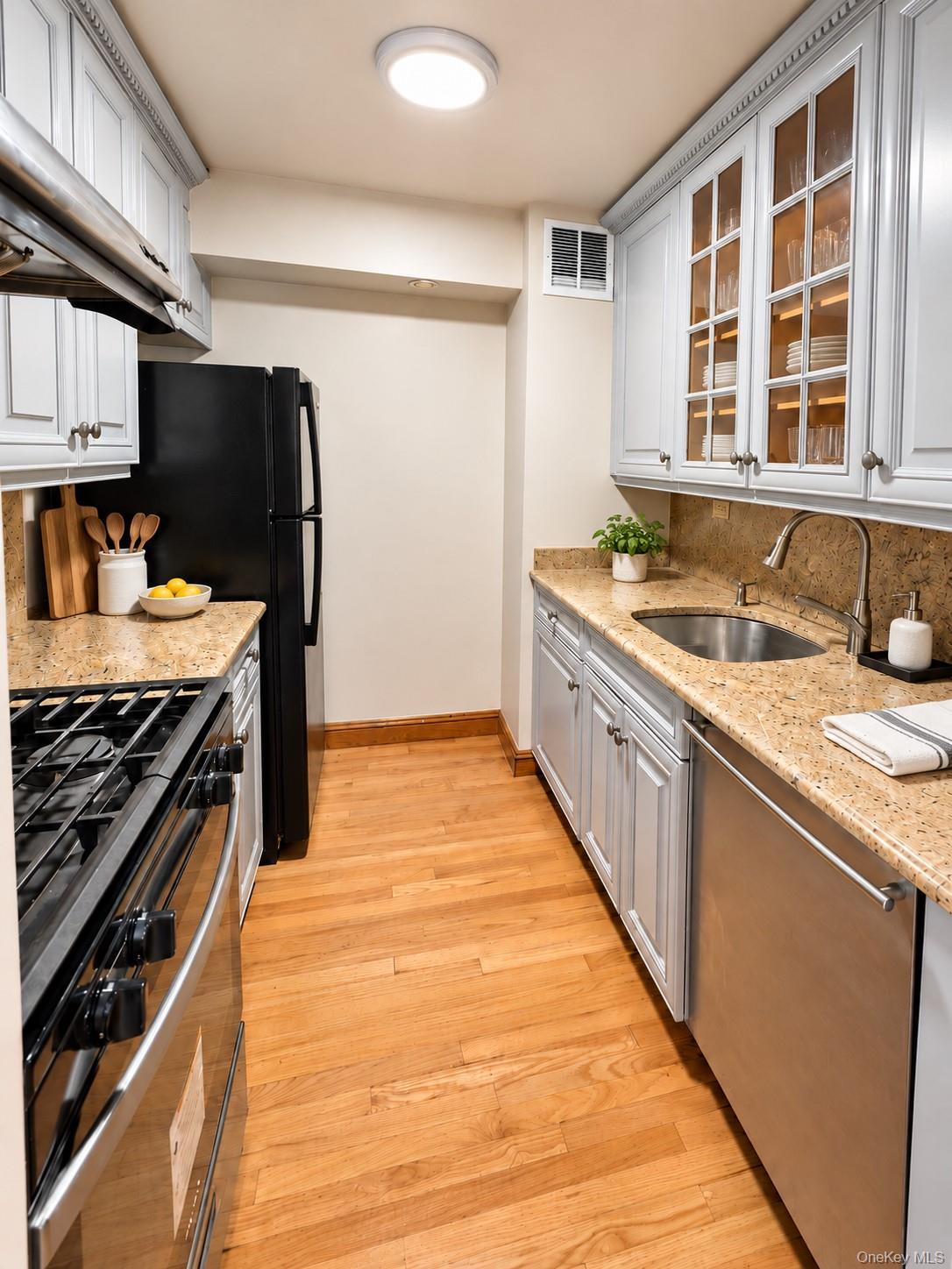 15038 Union Turnpike, Unit 8J photo 2