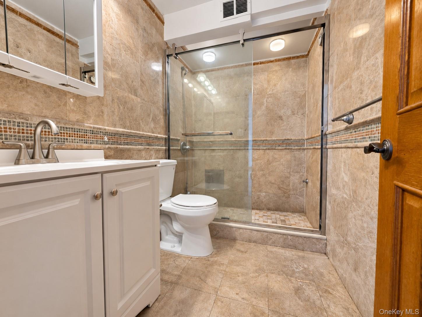 15038 Union Turnpike, Unit 8J photo 9