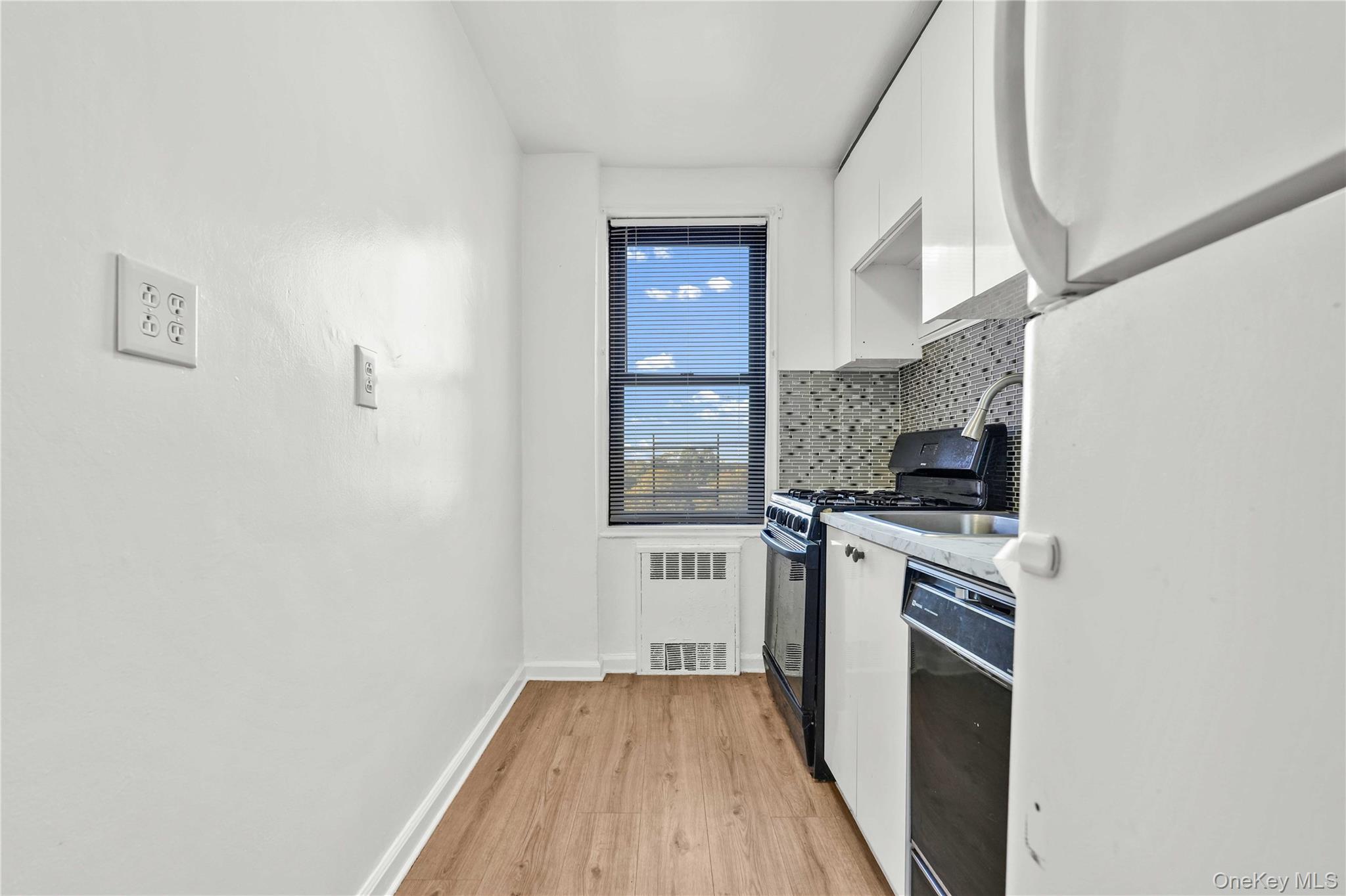 150-11 72 Road, Unit 6F photo 11