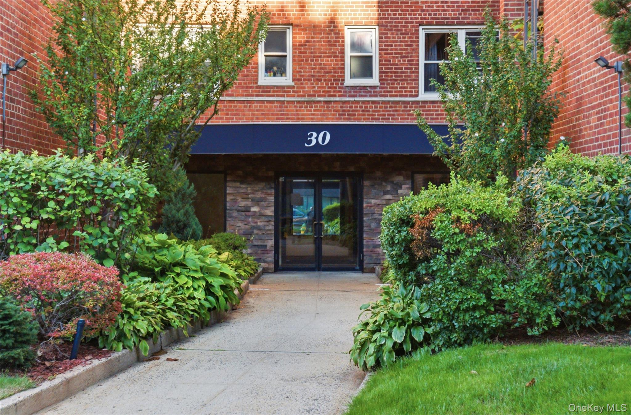 30 N Broadway, Unit 2E
