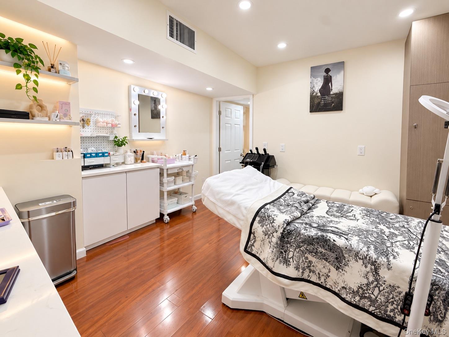 136-89 Roosevelt Avenue, Unit 201 photo 4