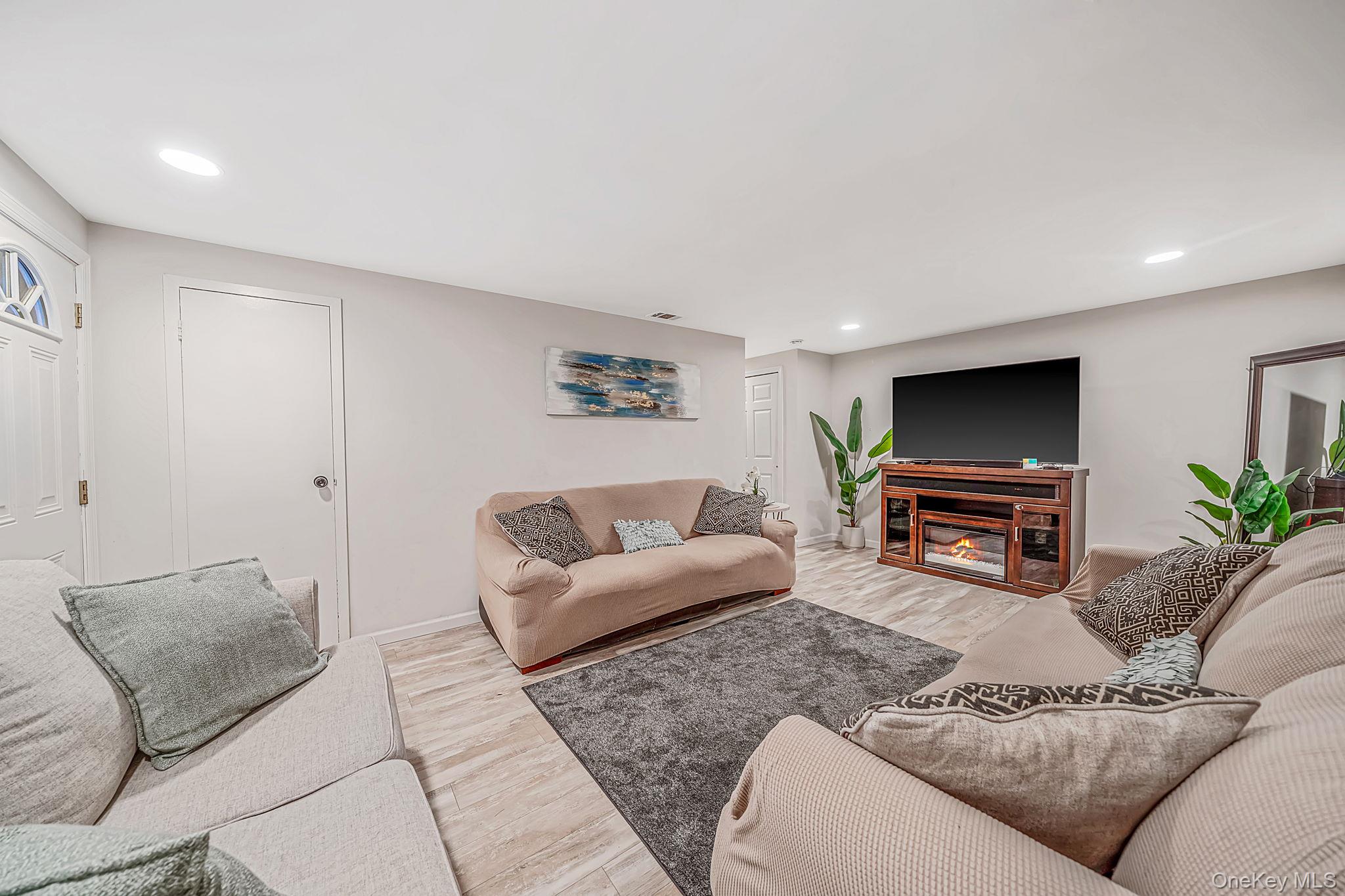 100 Birchwood Road, Unit 100 photo 9