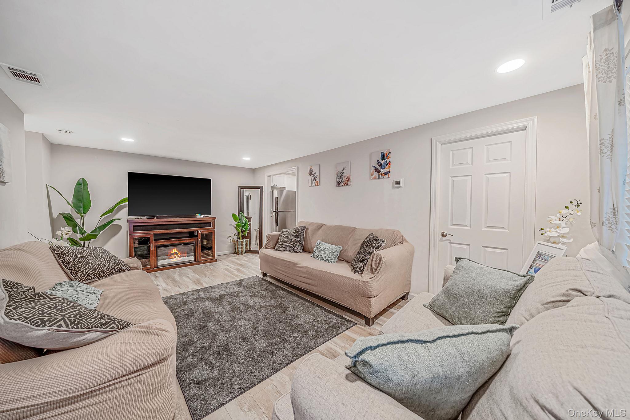 100 Birchwood Road, Unit 100 photo 8