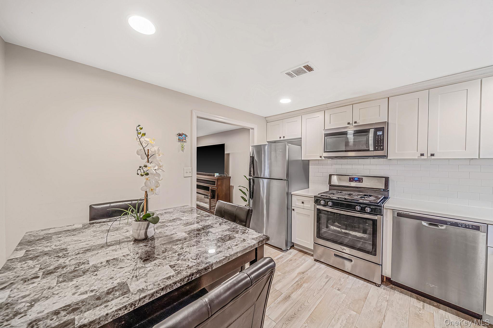100 Birchwood Road, Unit 100 photo 16