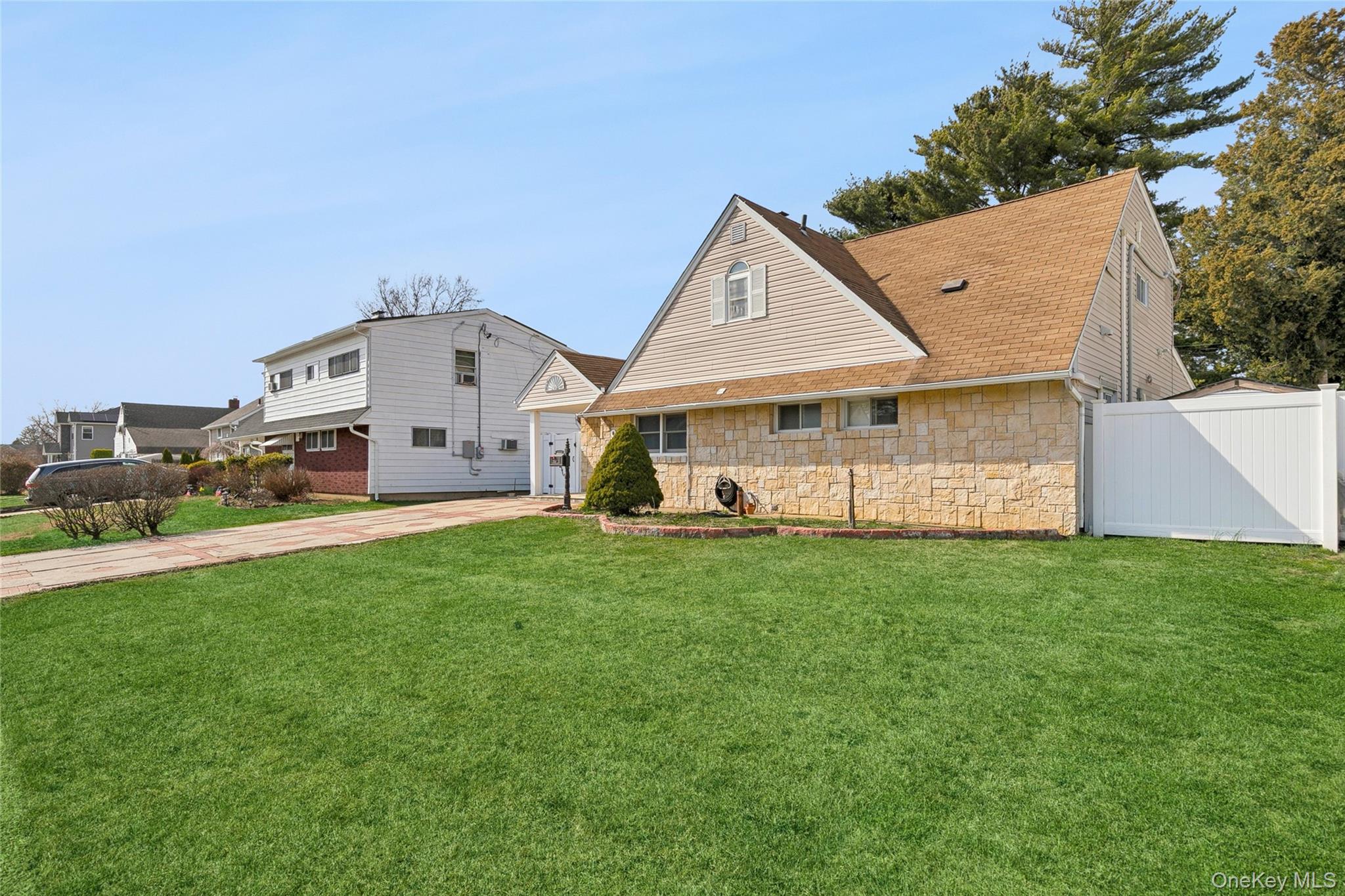 93 Hearth Lane – For Sale photo 3