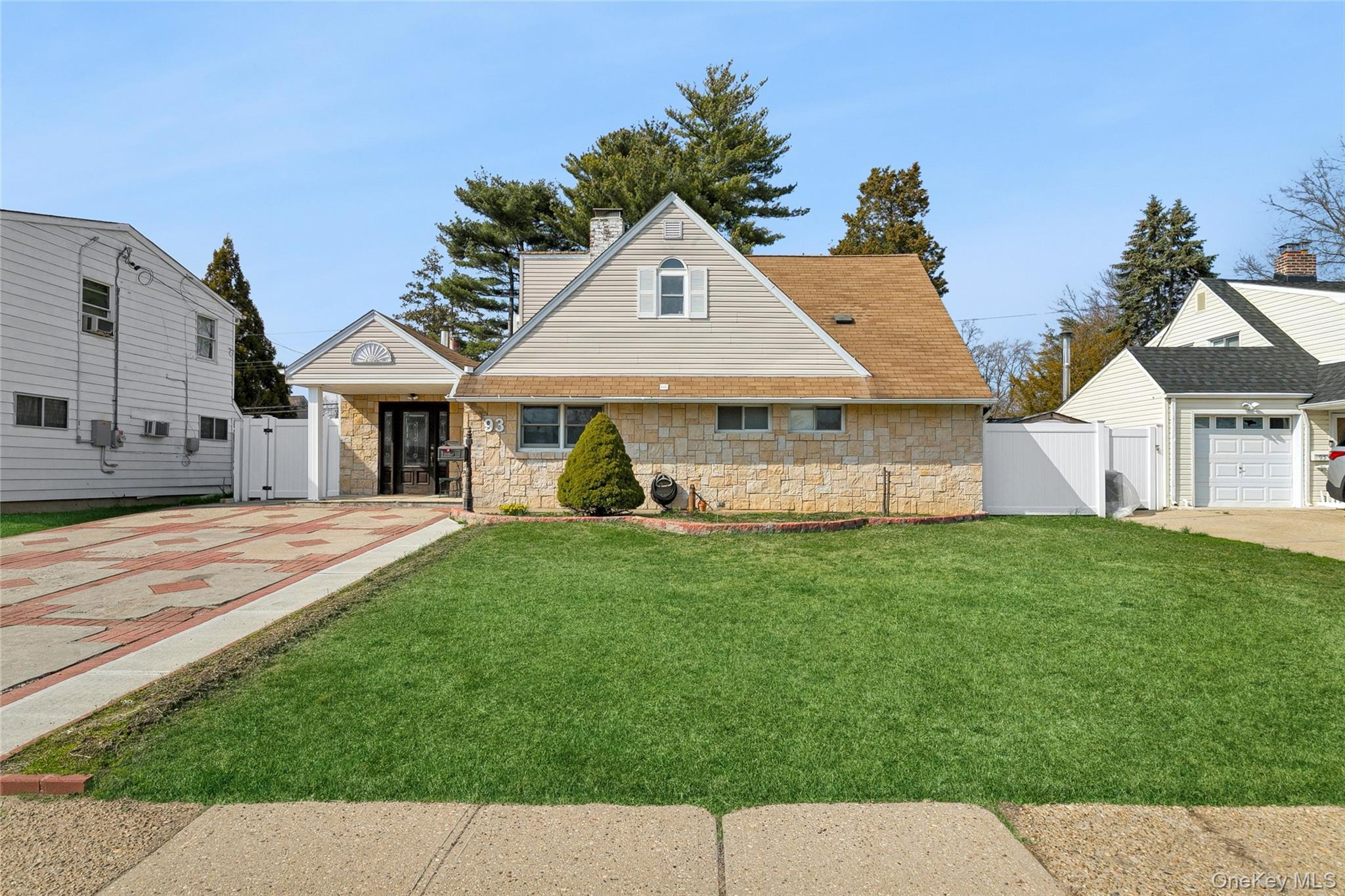 93 Hearth Lane – For Sale photo 4