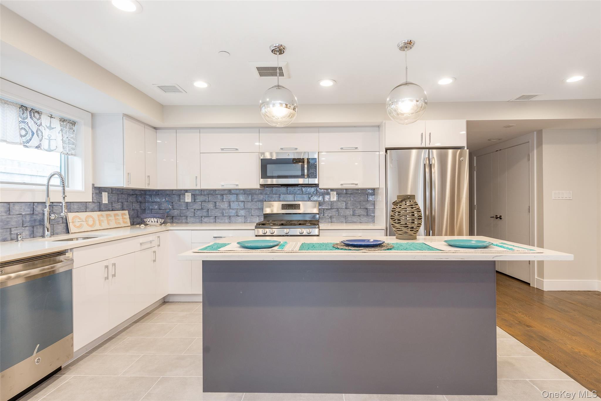 848 E Broadway, Unit 3W photo 8