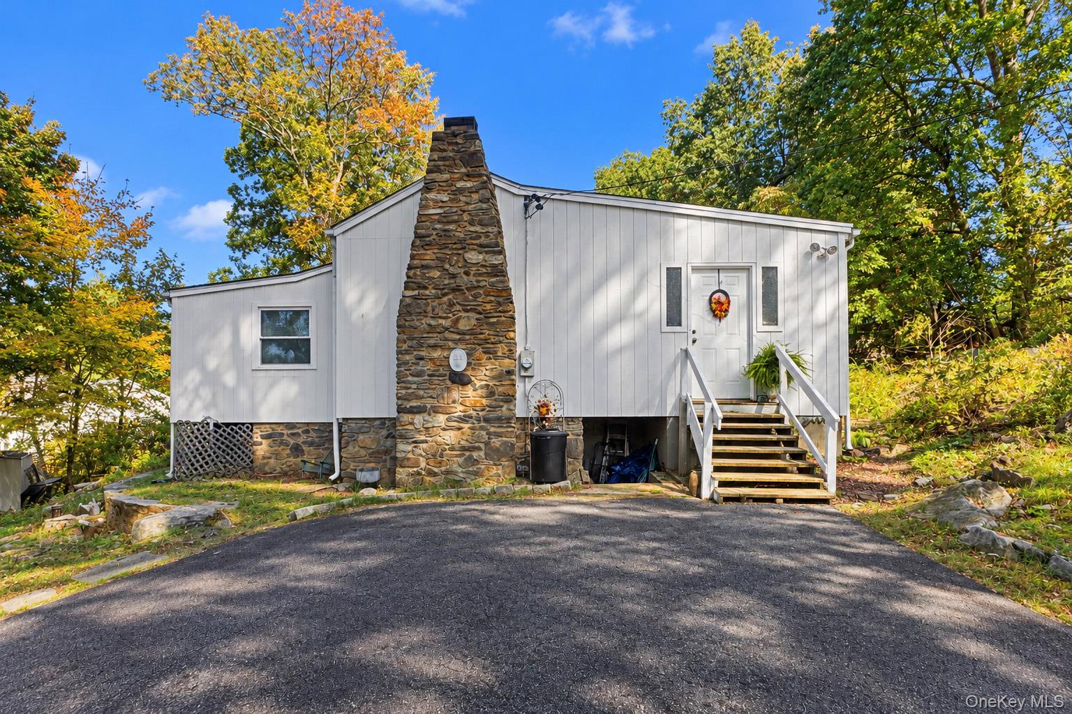 55 Overlook Road N – For Sale photo 2
