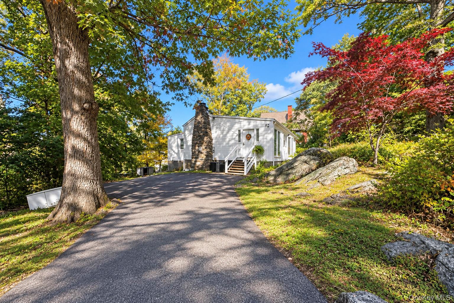 55 Overlook Road N – For Sale