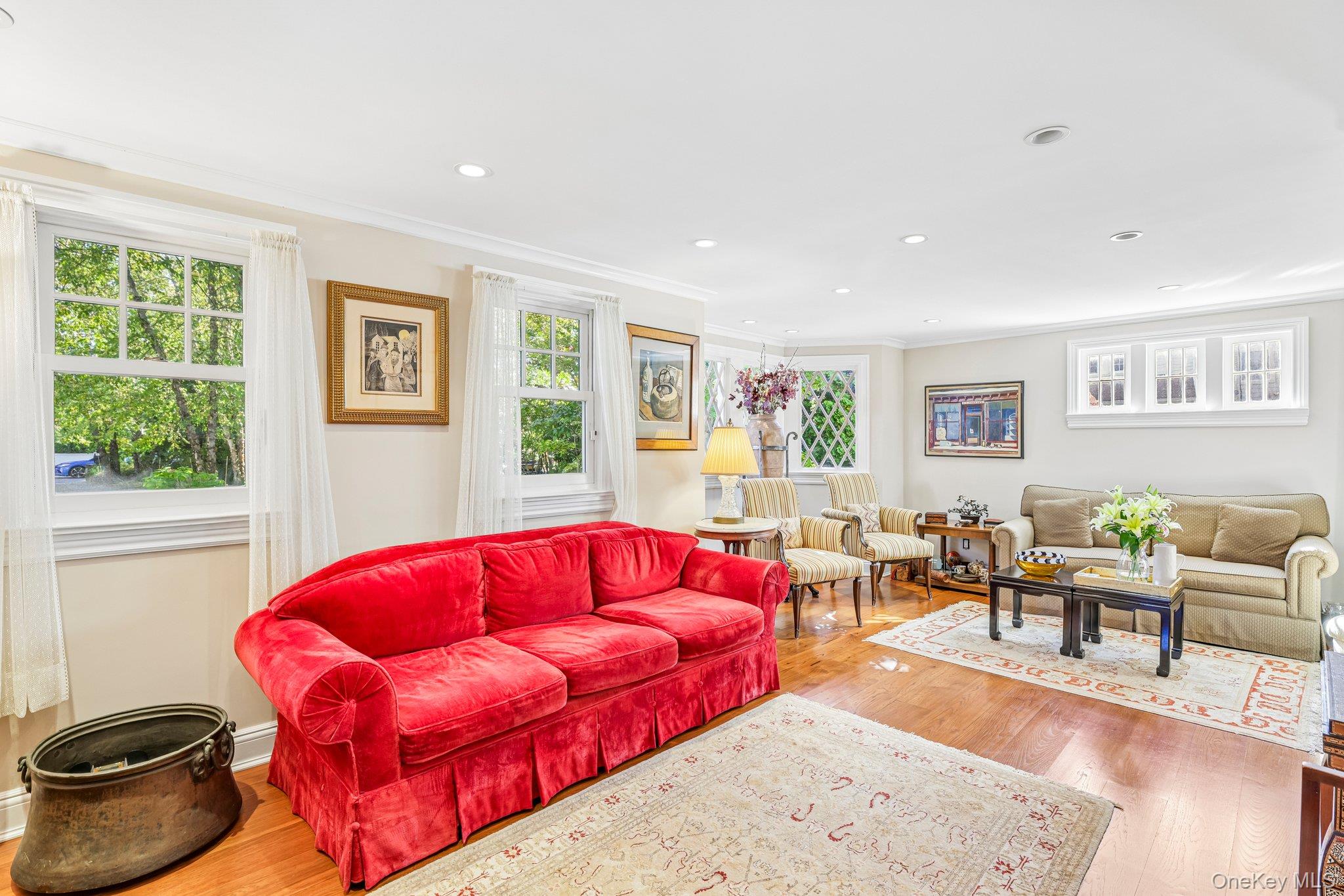976 Singleton Avenue – For Sale photo 5
