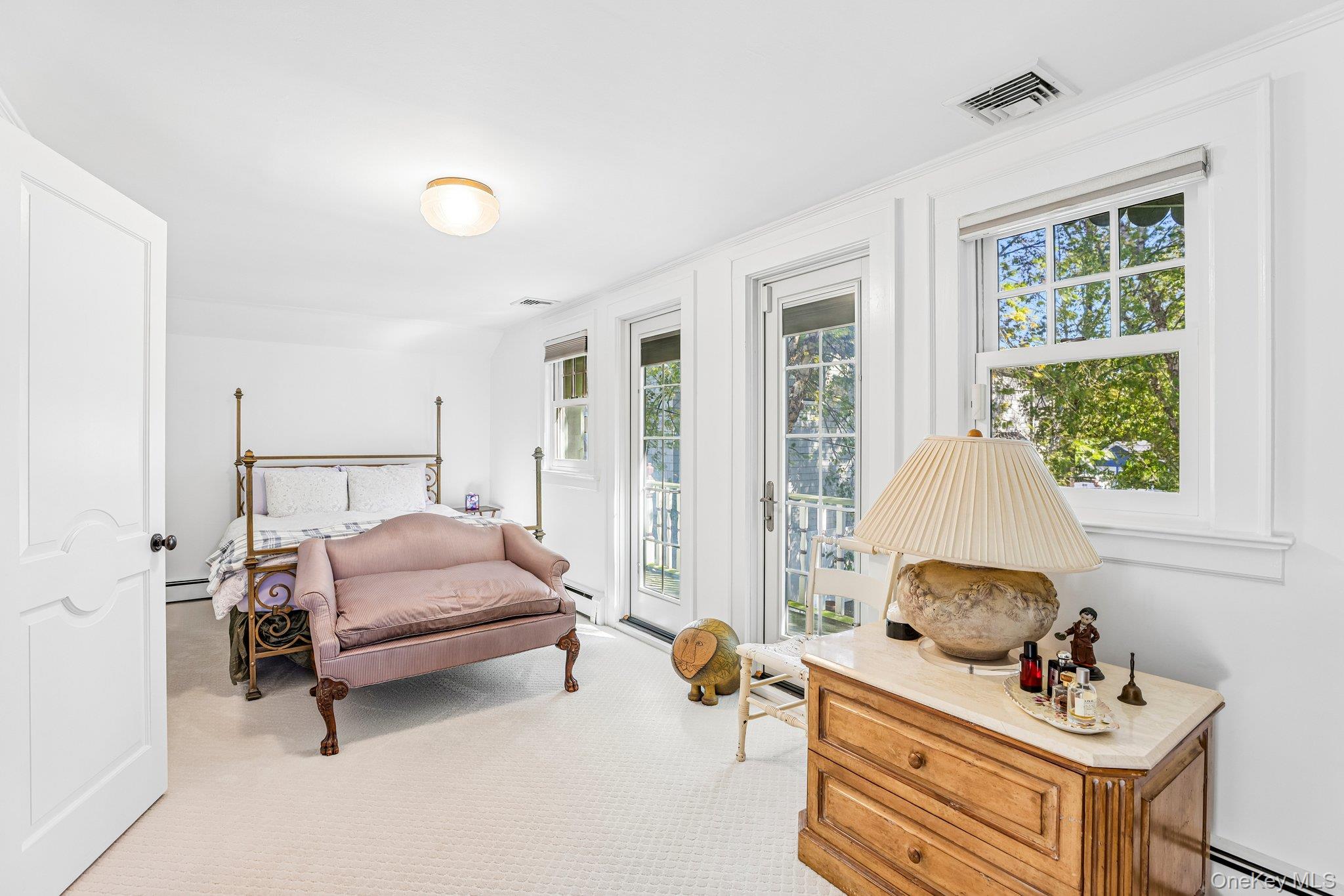 976 Singleton Avenue – For Sale photo 14