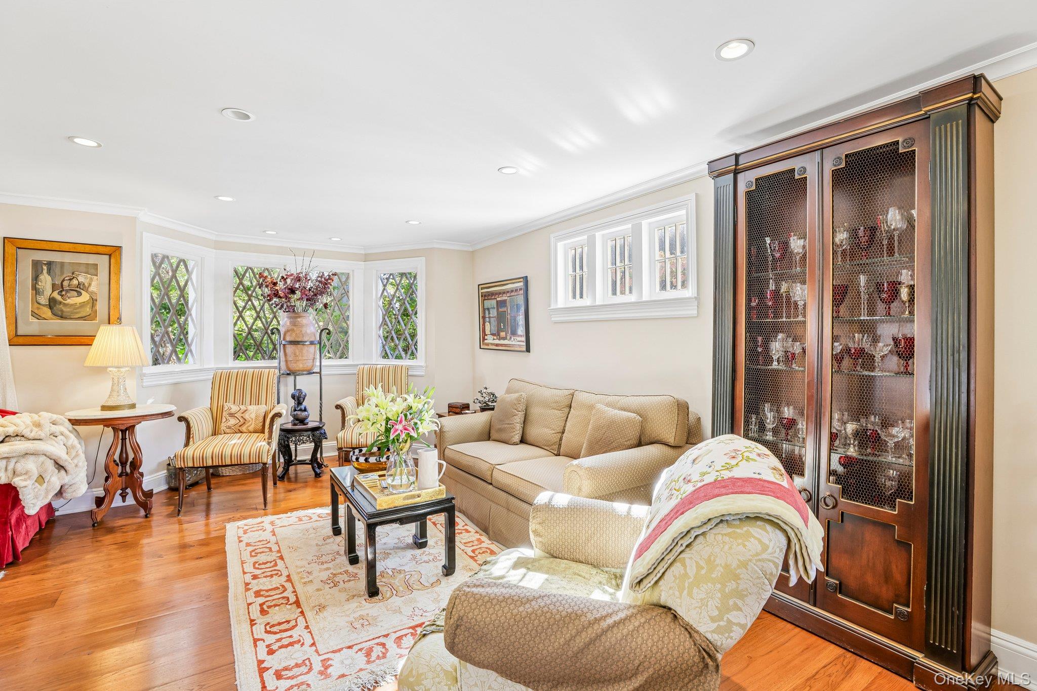 976 Singleton Avenue – For Sale photo 8
