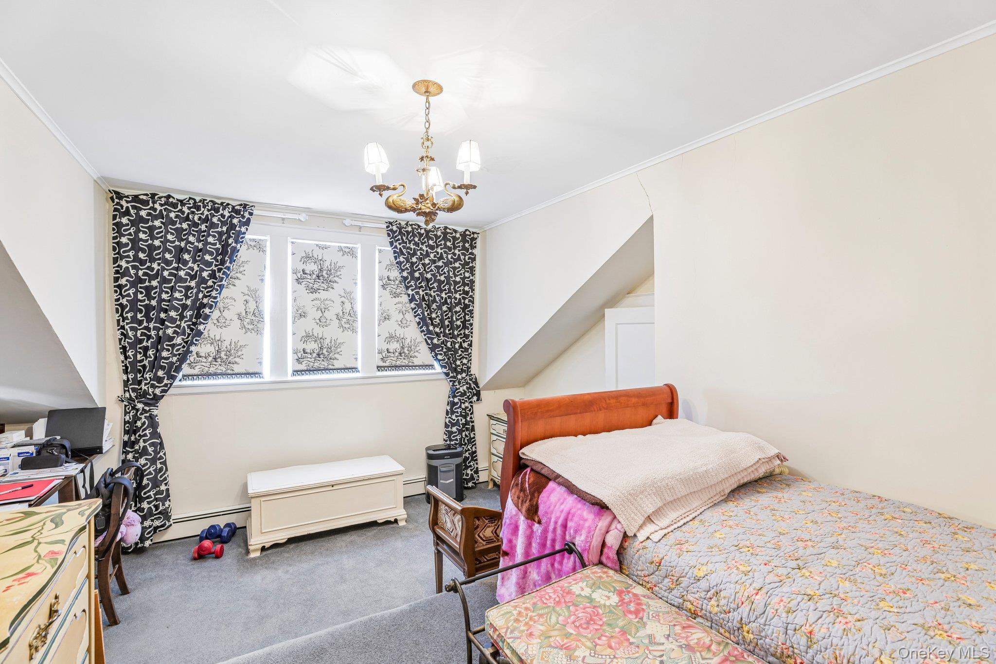 976 Singleton Avenue – For Sale photo 16