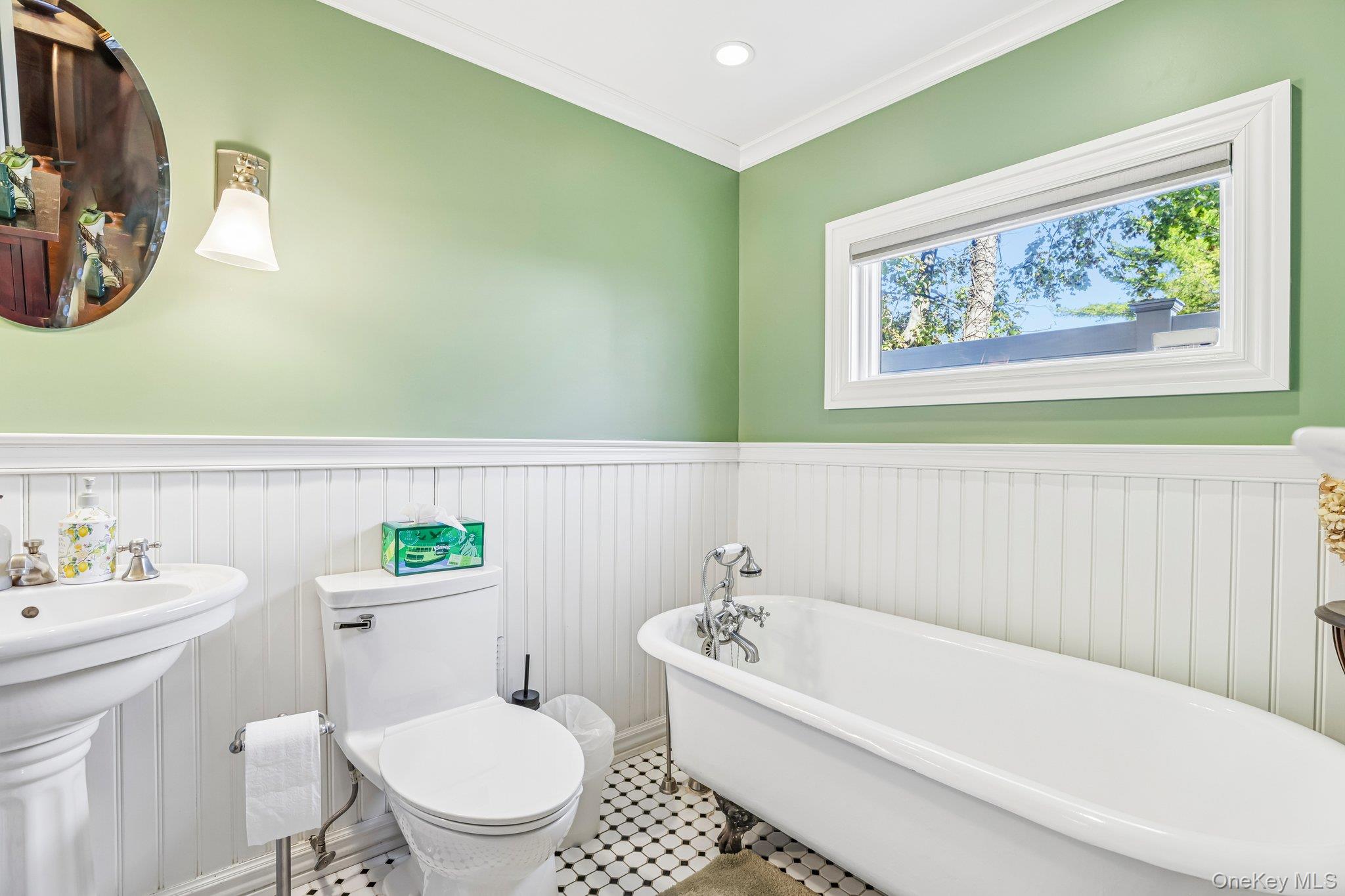 976 Singleton Avenue – For Sale photo 13